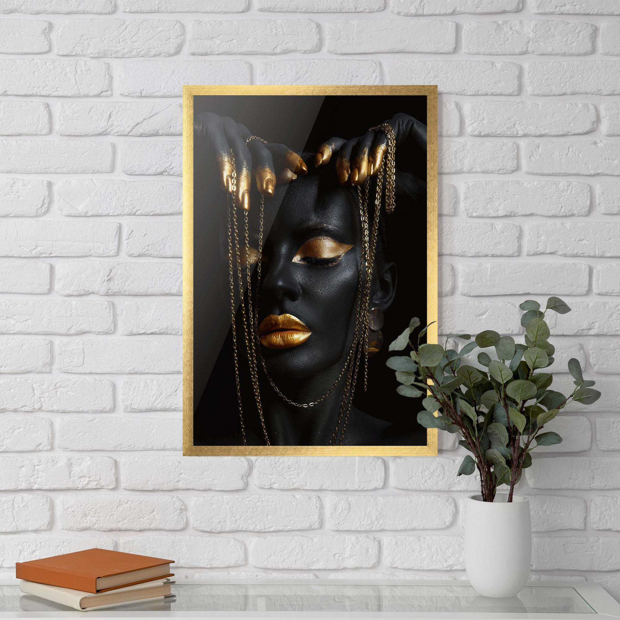 Gerahmte Poster Chain Gold Eyelids mockup 5