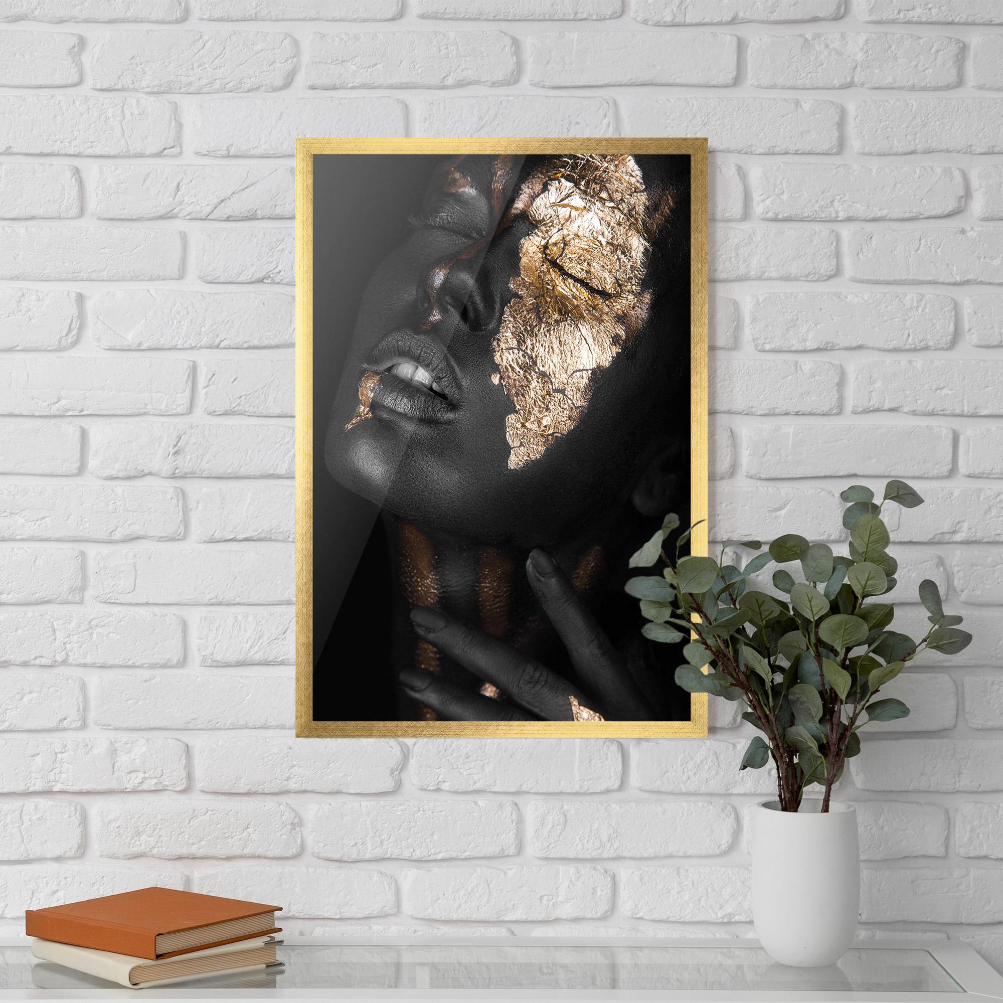Gerahmte Poster Darkskinned Gold Art mockup 5