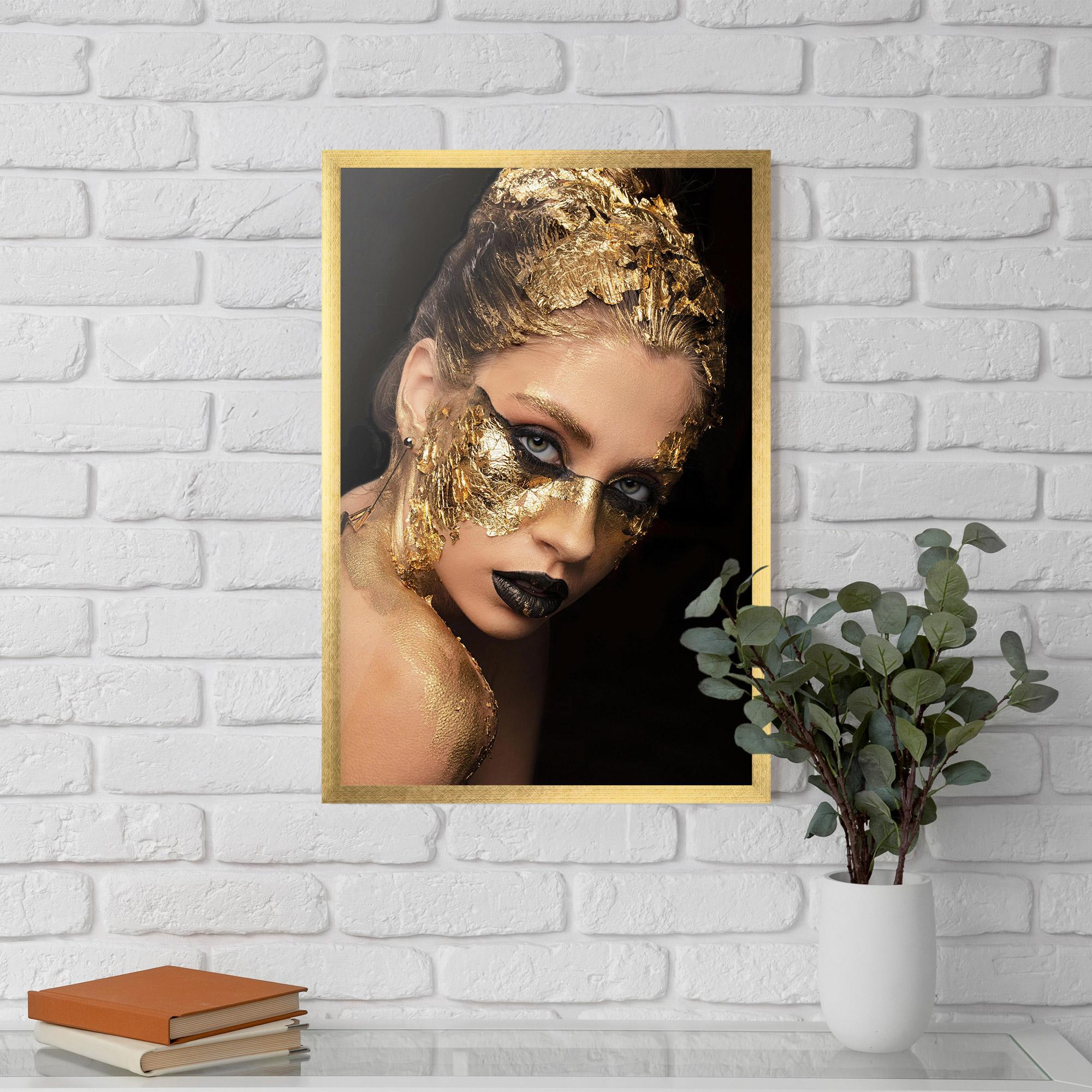 Gerahmte Poster Golden Foil Face mockup 5
