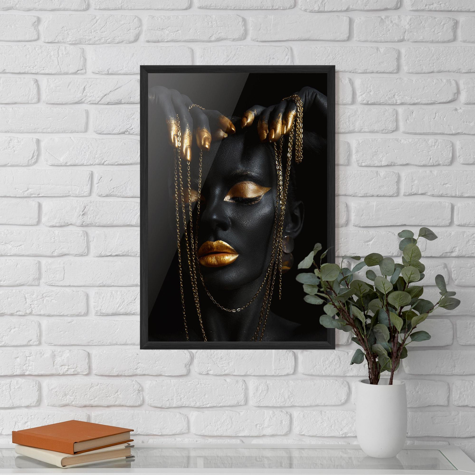 Gerahmte Poster Chain Gold Eyelids mockup 5
