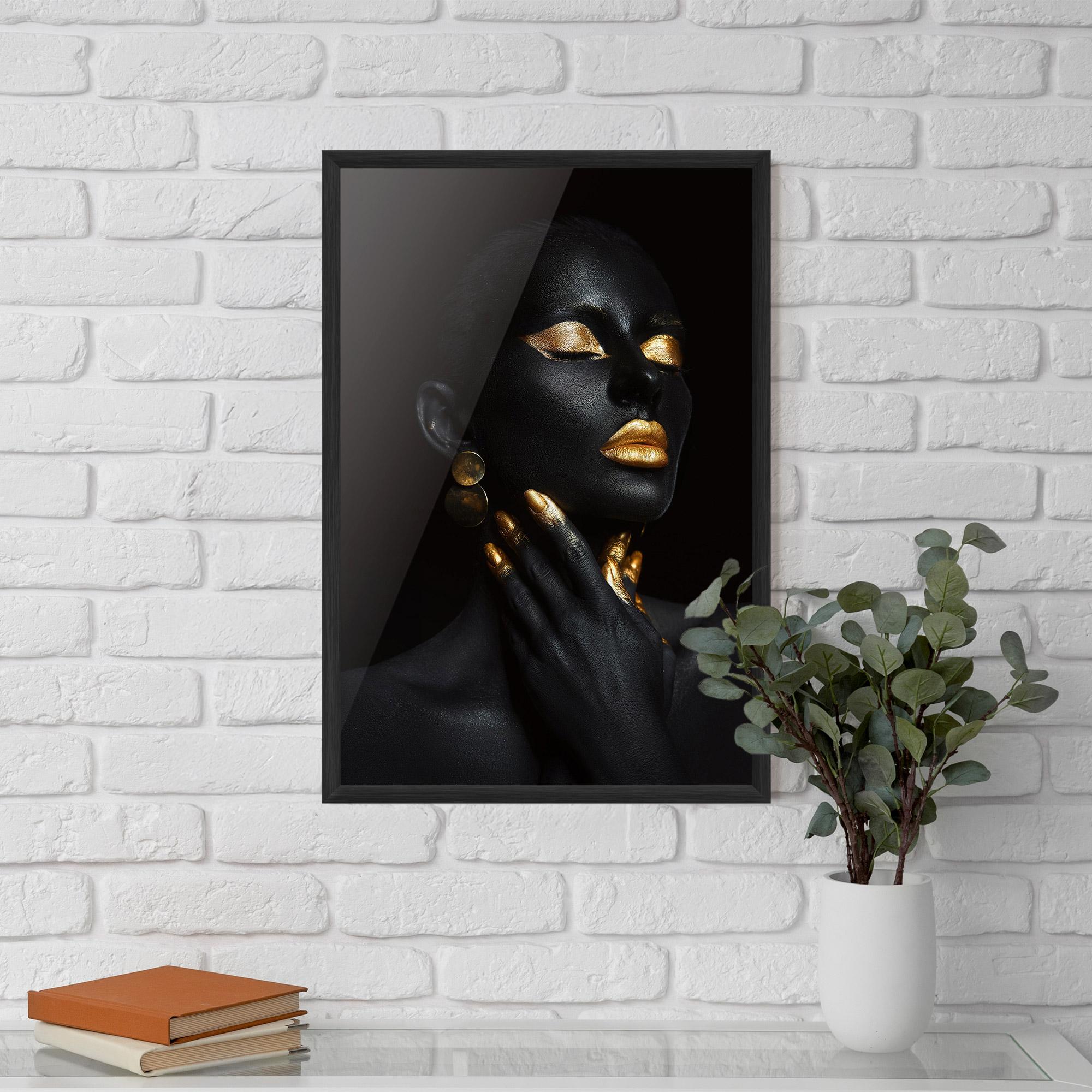 Gerahmte Poster Eyelids Gold Makeup mockup 5