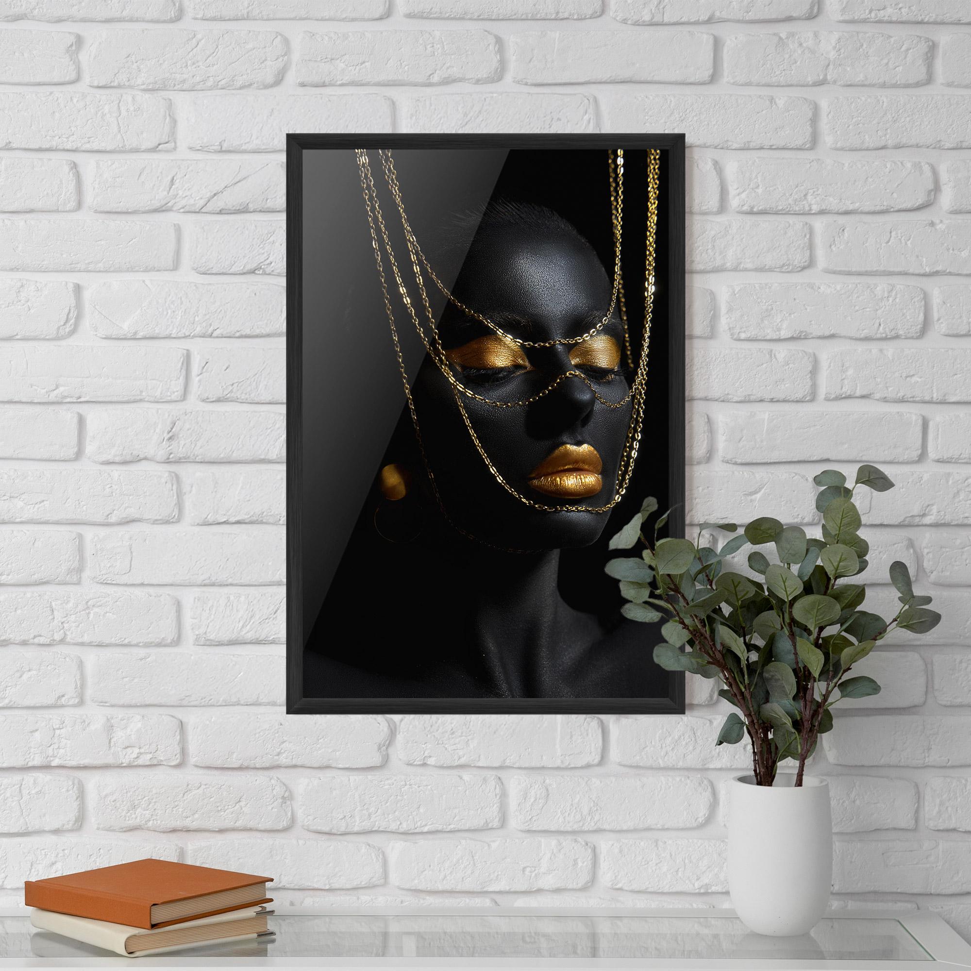 Gerahmte Poster Gold Chain Girl mockup 5