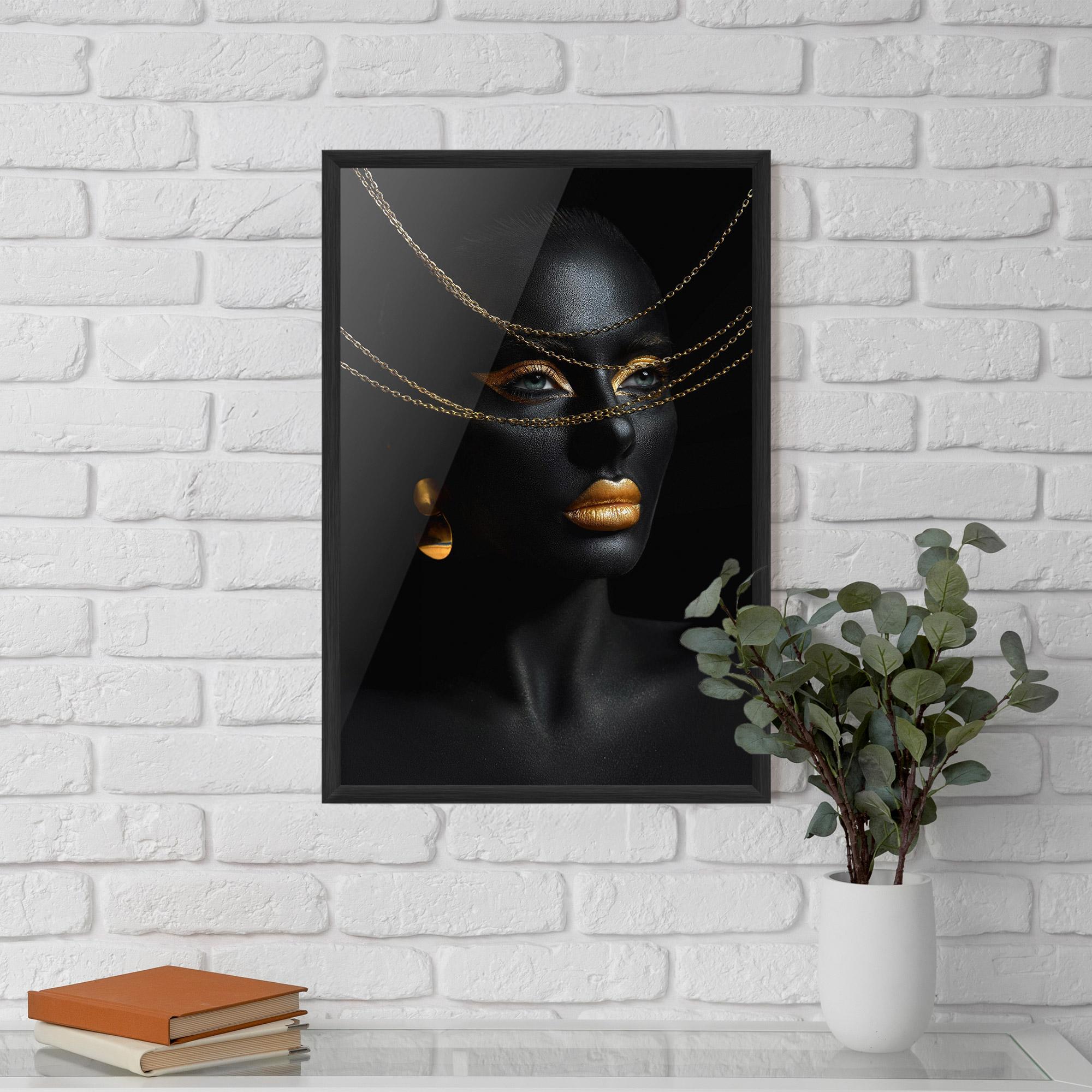 Gerahmte Poster Gold Chain Woman mockup 5
