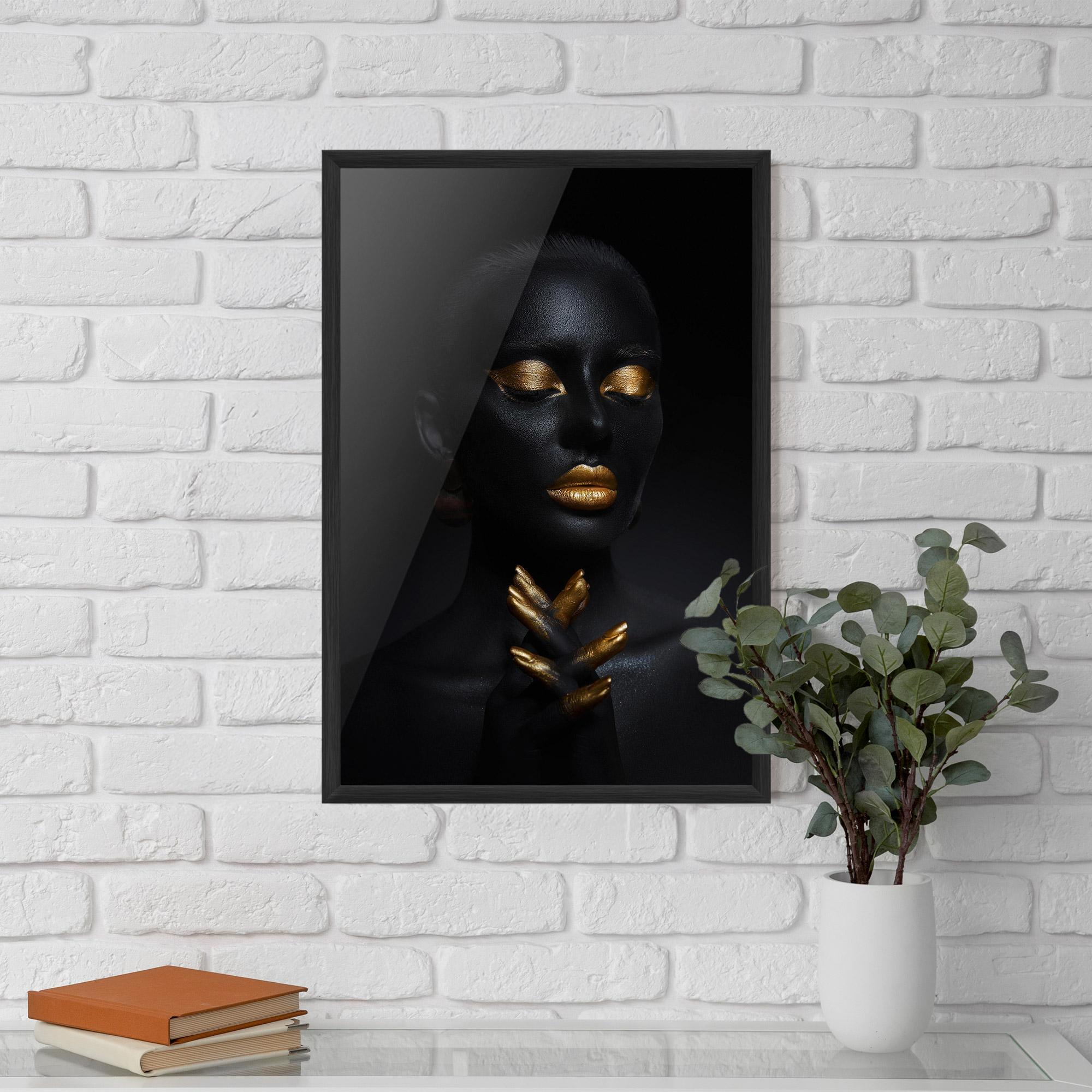 Gerahmte Poster Gold Hand Pray mockup 5