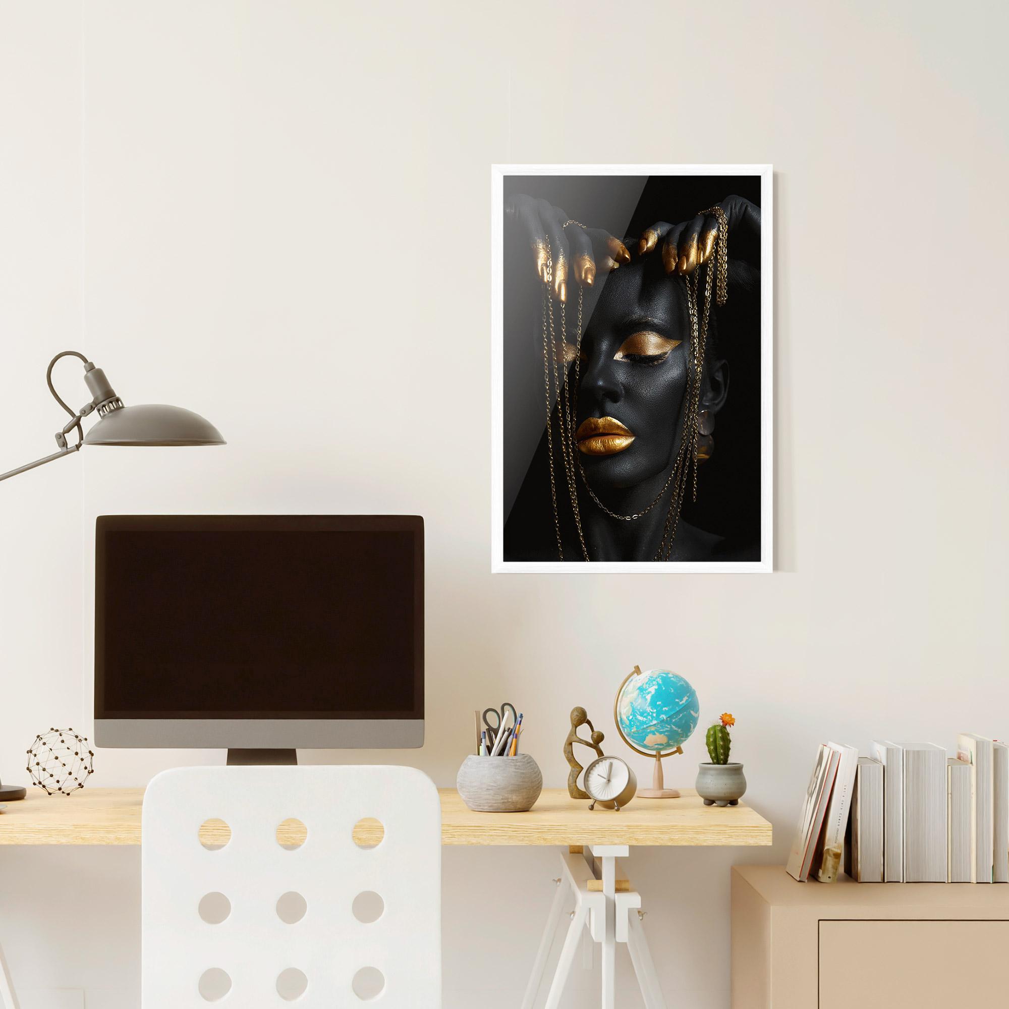 Gerahmte Poster Chain Gold Eyelids mockup 6