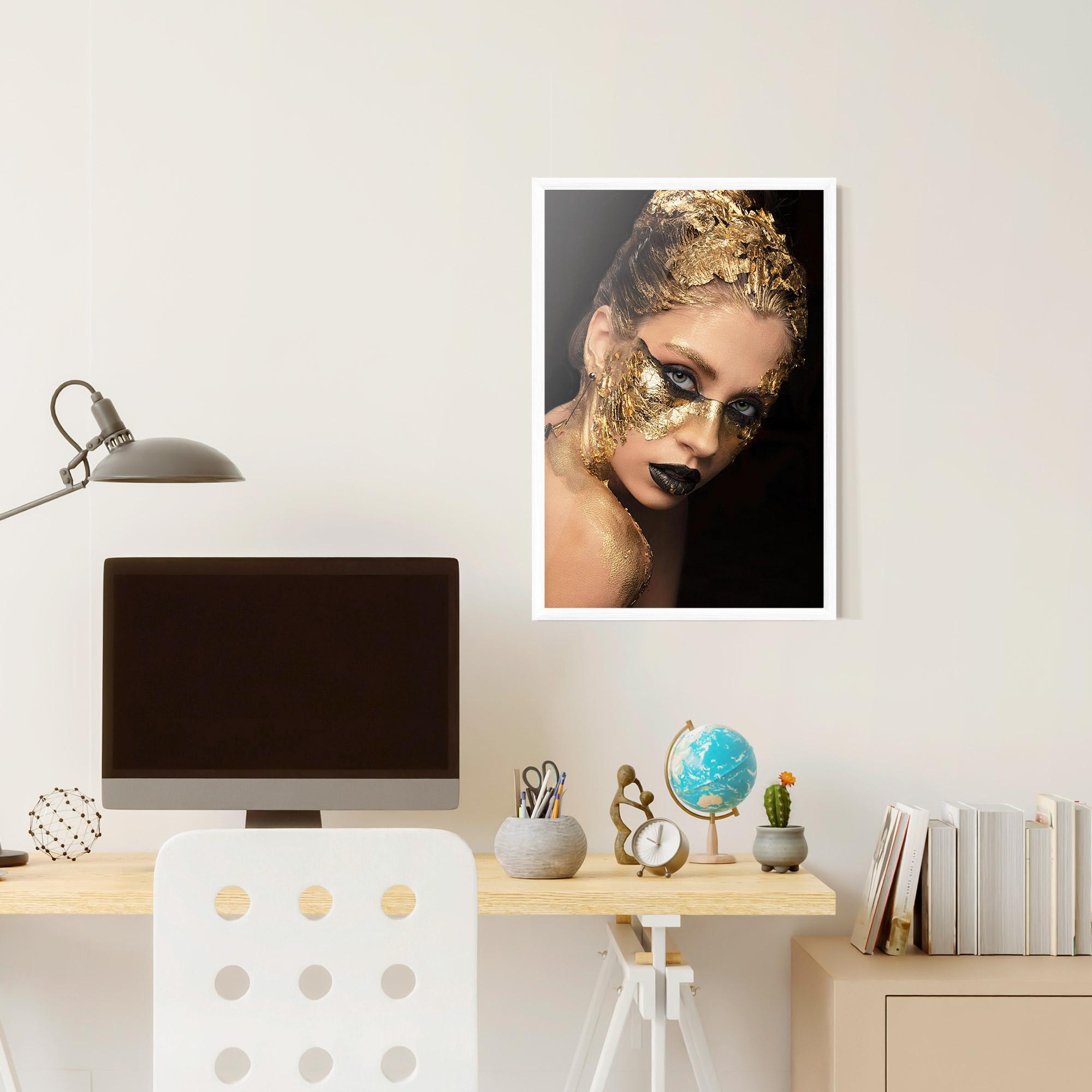Gerahmte Poster Golden Foil Face mockup 6