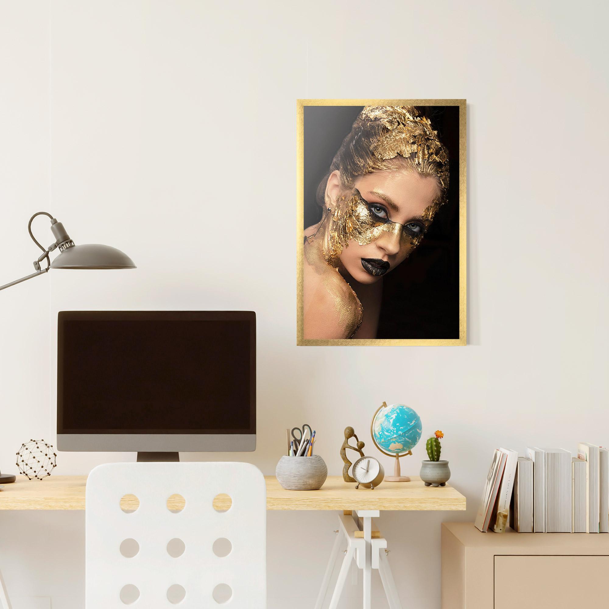 Gerahmte Poster Golden Foil Face mockup 6