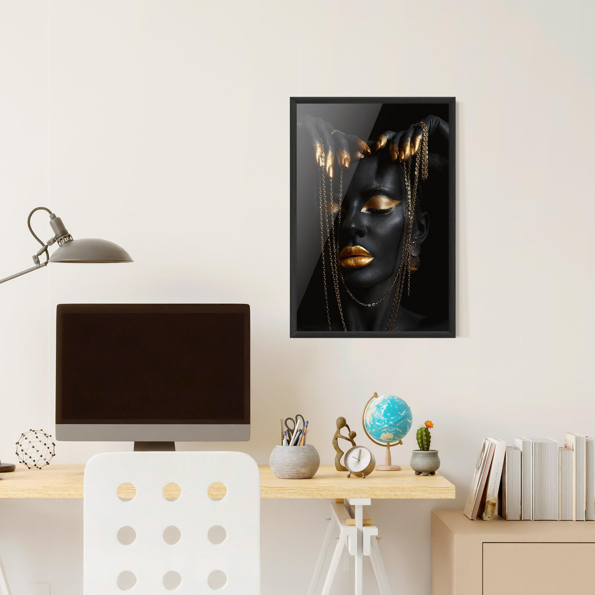 Gerahmte Poster Chain Gold Eyelids mockup 6