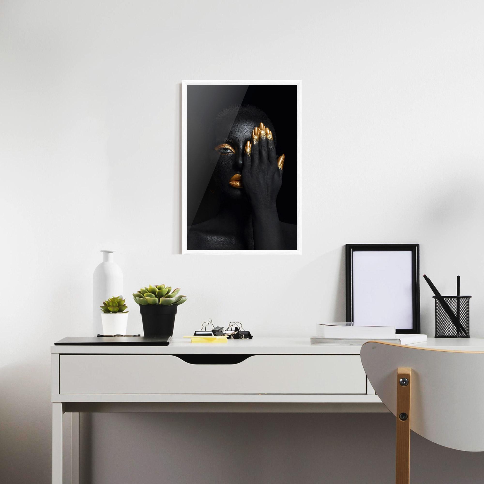 Gerahmte Poster Gold Makeup Chain mockup 7