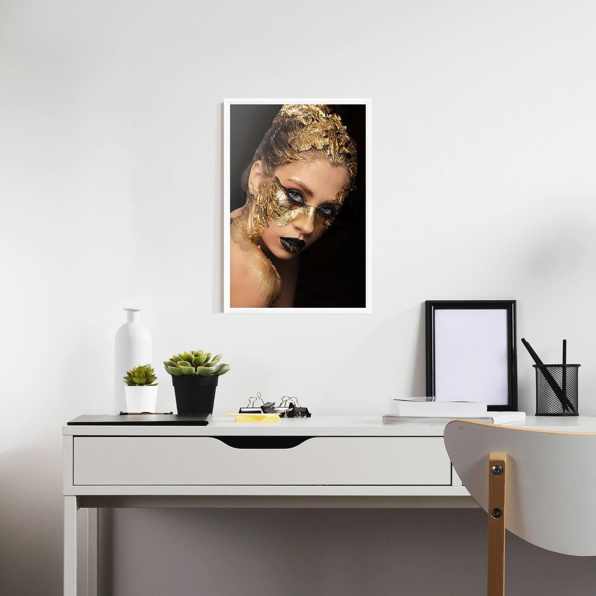 Gerahmte Poster Golden Foil Face mockup 7