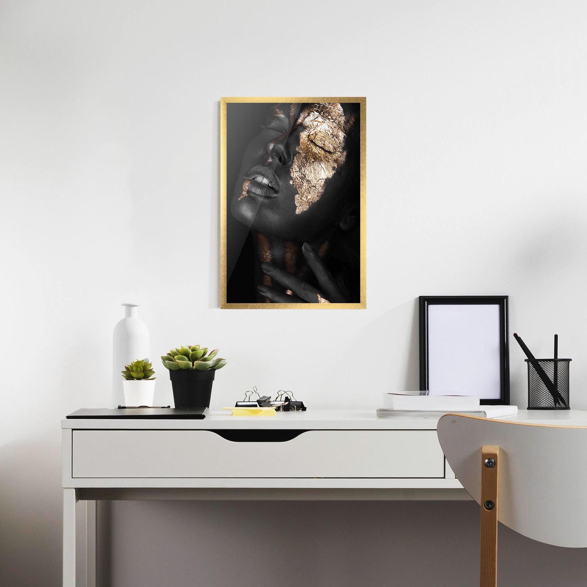 Gerahmte Poster Darkskinned Gold Art mockup 7