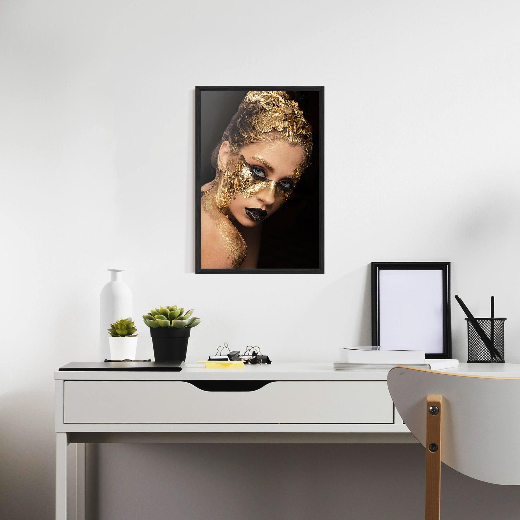 Gerahmte Poster Golden Foil Face mockup 7