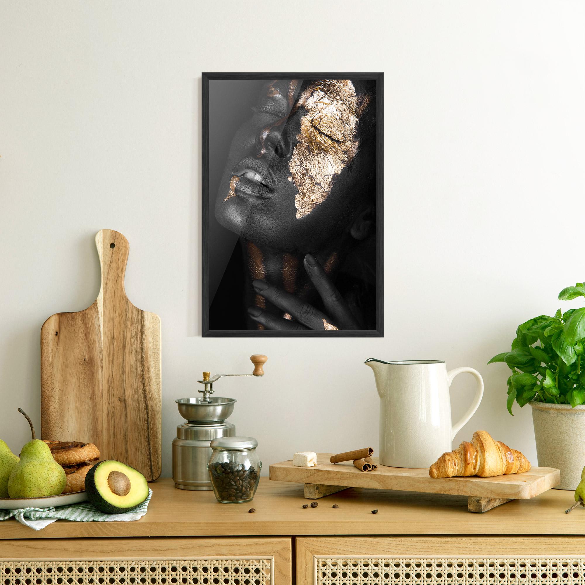 Gerahmte Poster Darkskinned Gold Art mockup 8