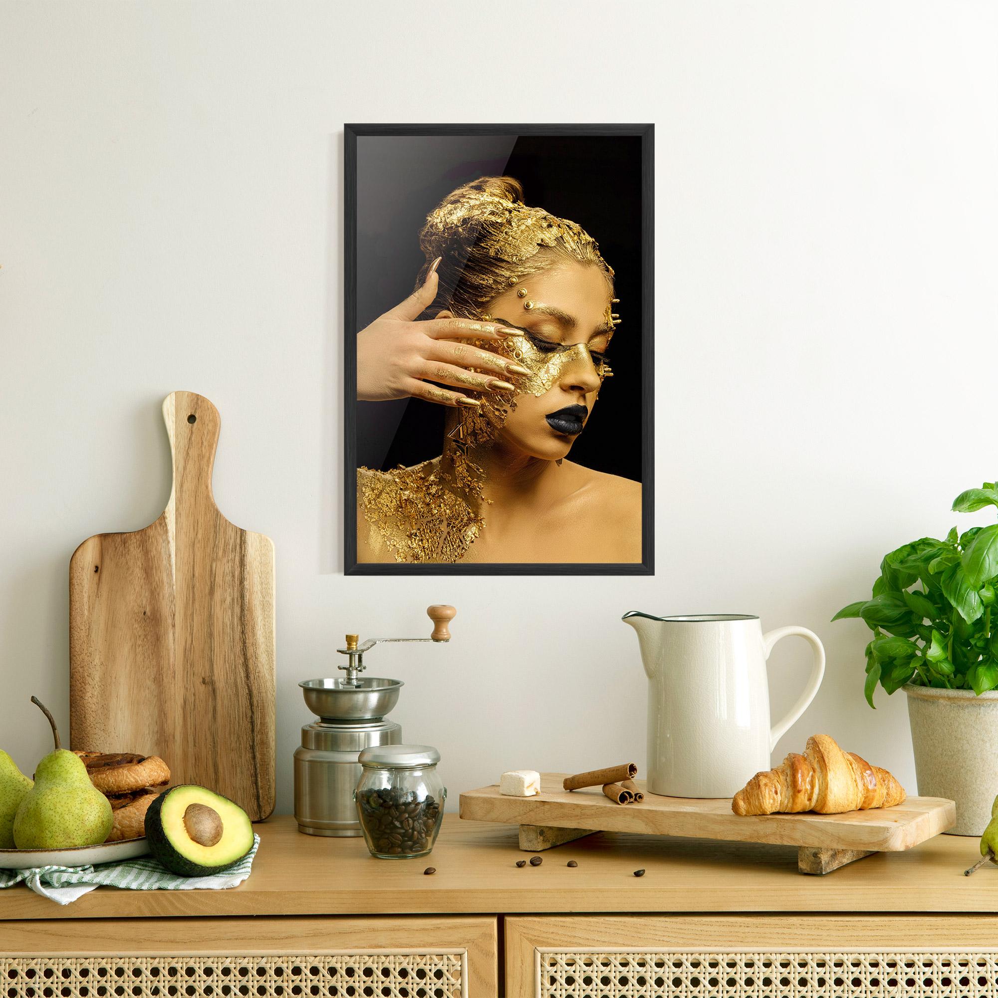 Gerahmte Poster Festive Golden Makeup mockup 8