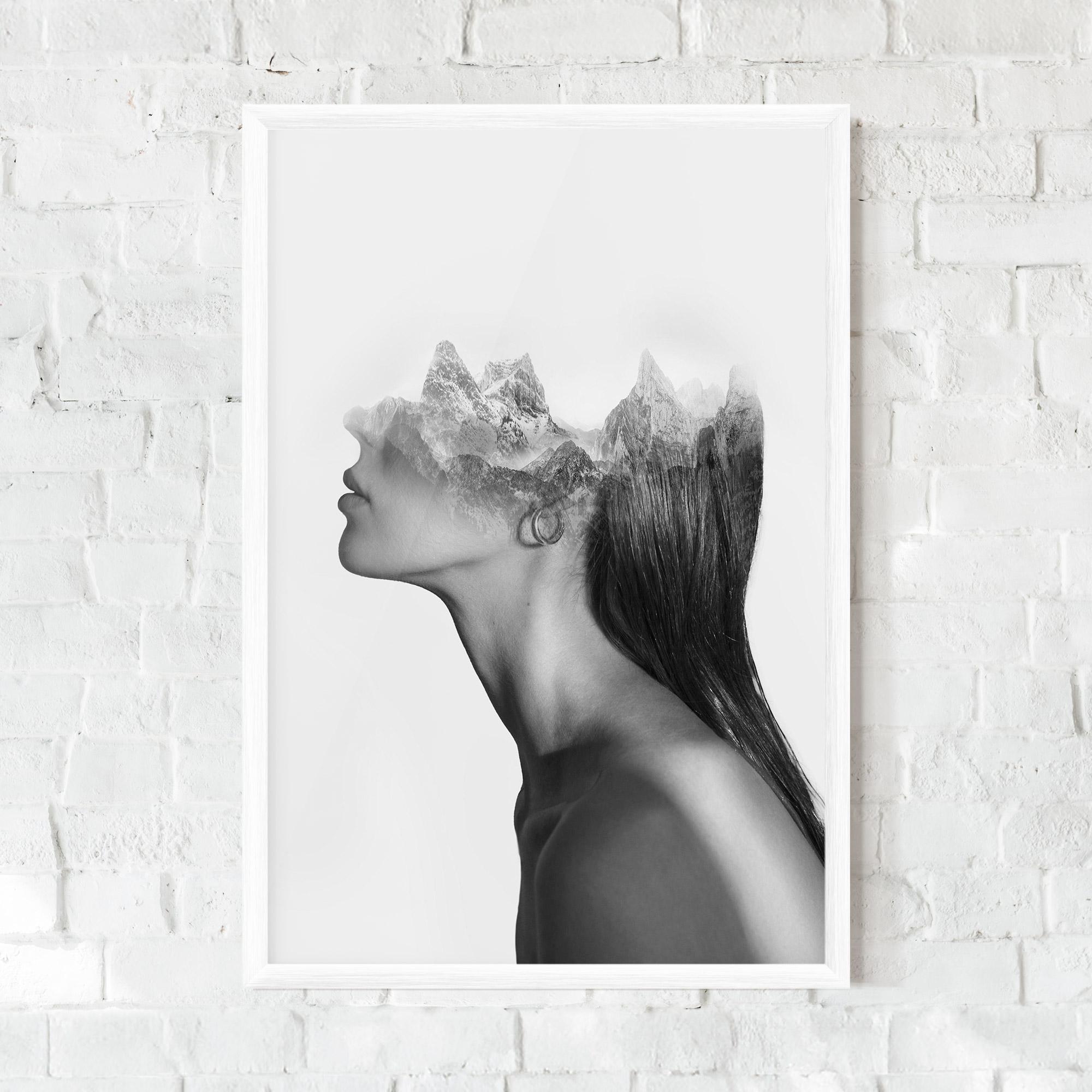Gerahmte Poster Woman Mountains View mockup 0