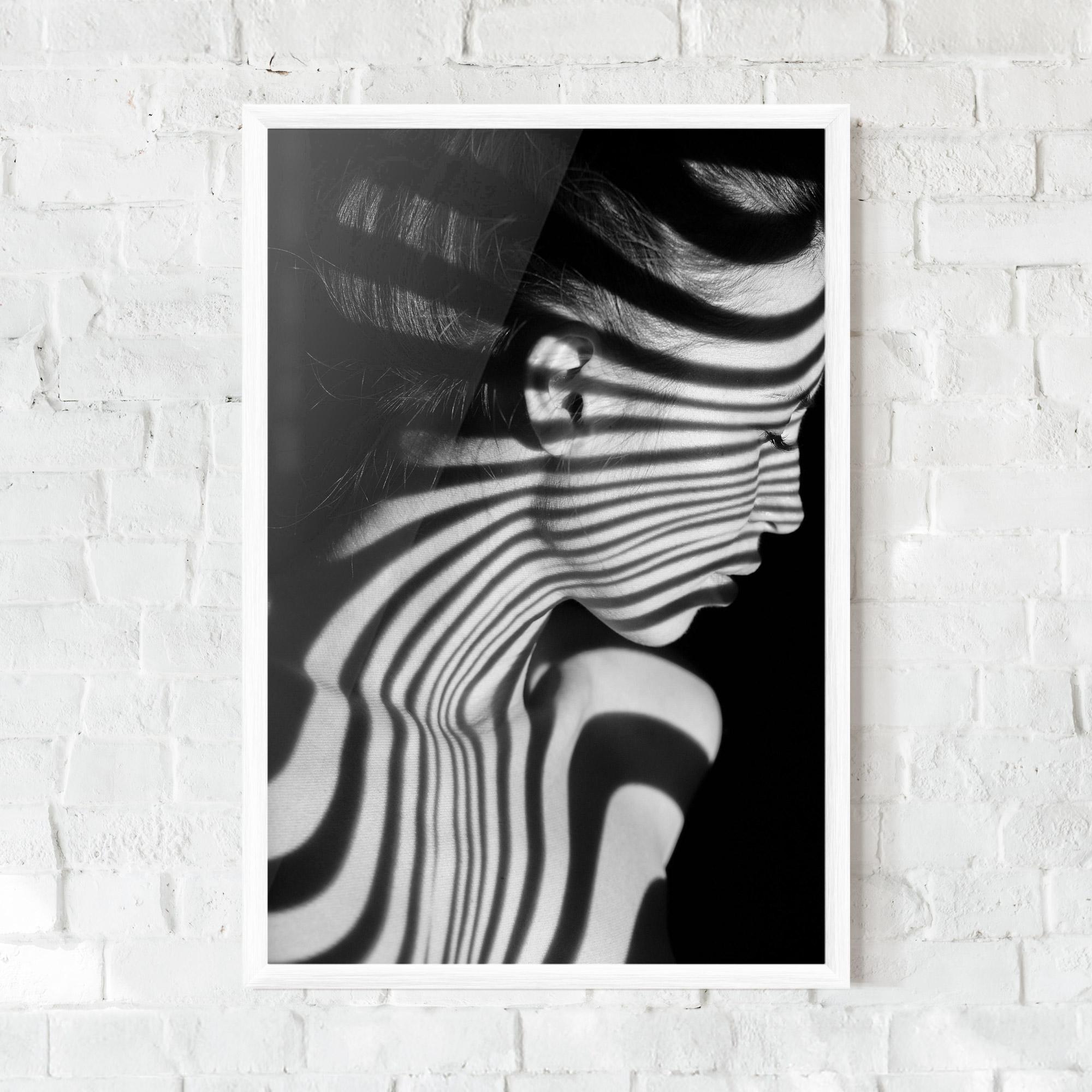 Gerahmte Poster Zebra Stripes Woman mockup 0