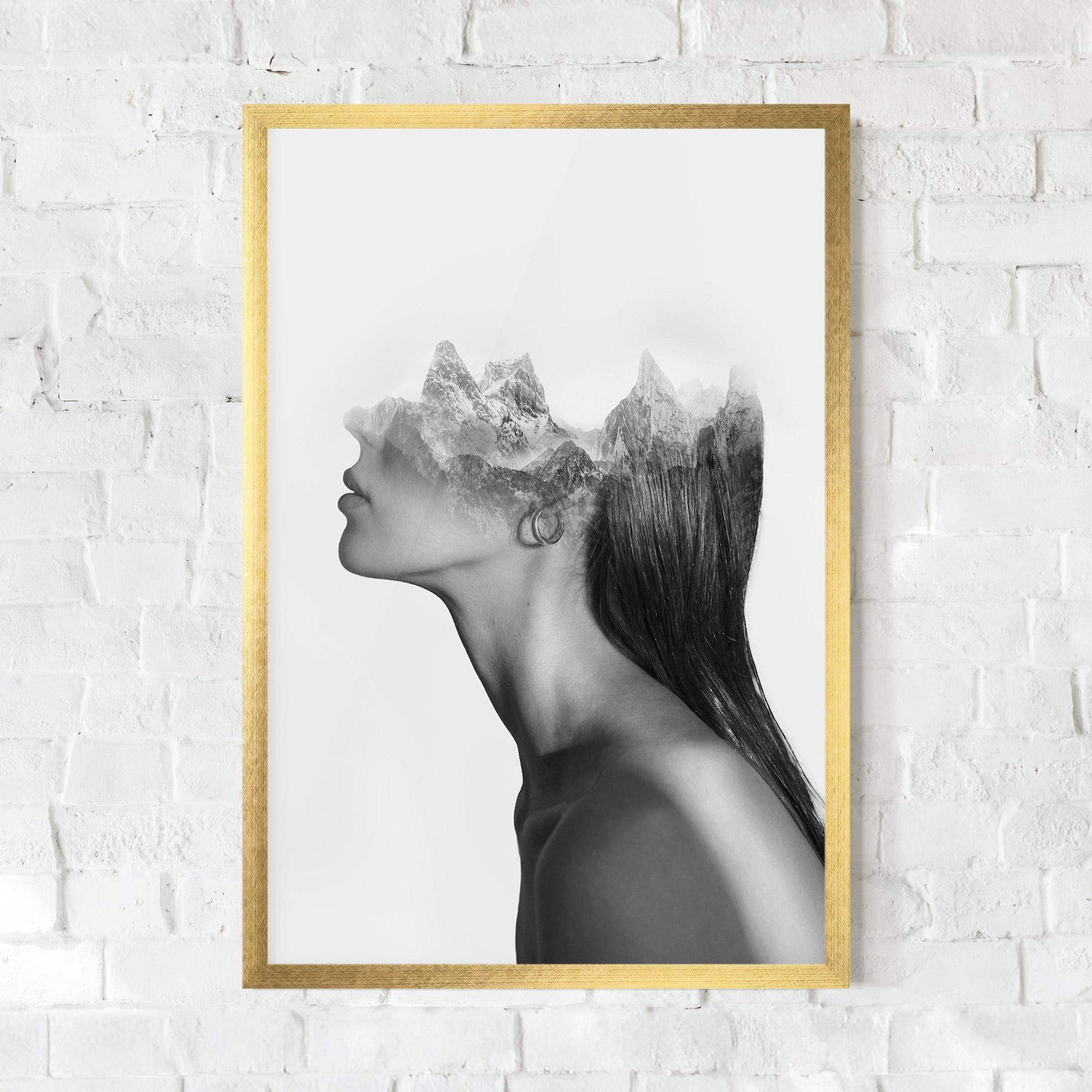 Gerahmte Poster Woman Mountains View mockup 0