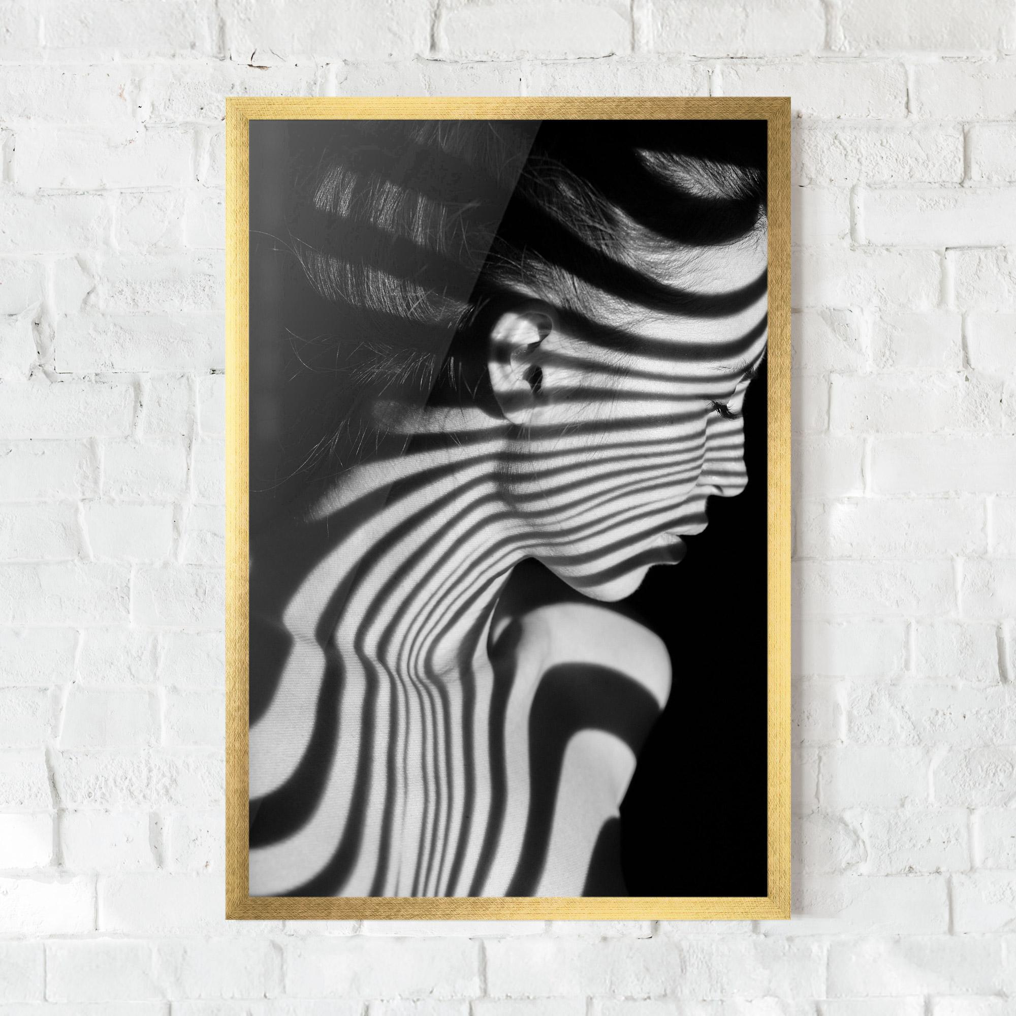 Gerahmte Poster Zebra Stripes Woman mockup 0