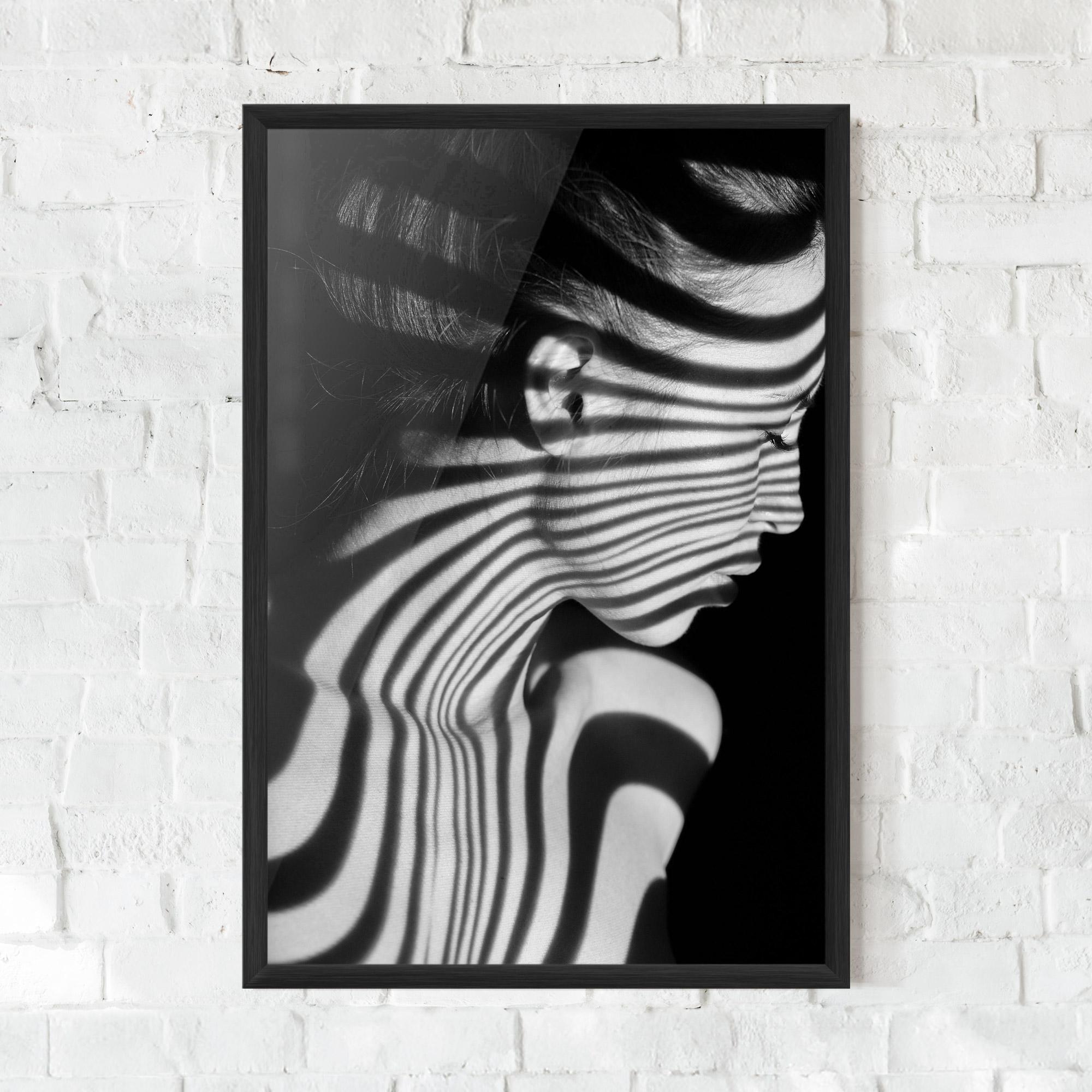 Gerahmte Poster Zebra Stripes Woman mockup 0