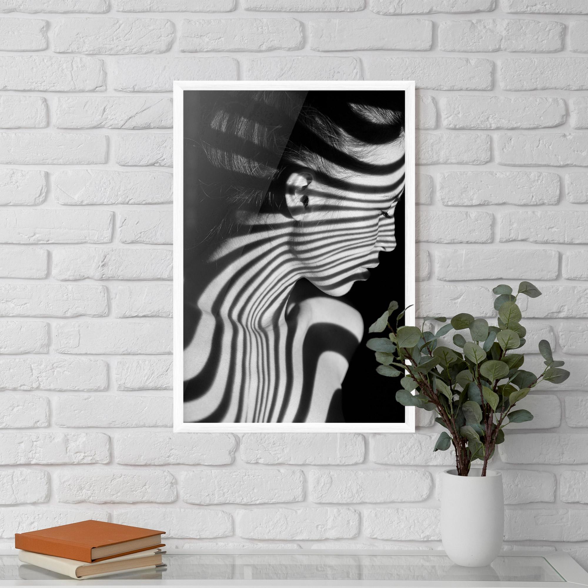 Gerahmte Poster Zebra Stripes Woman mockup 5