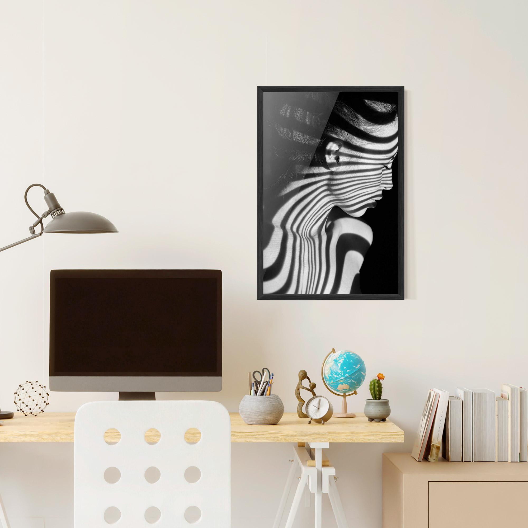 Gerahmte Poster Zebra Stripes Woman mockup 6