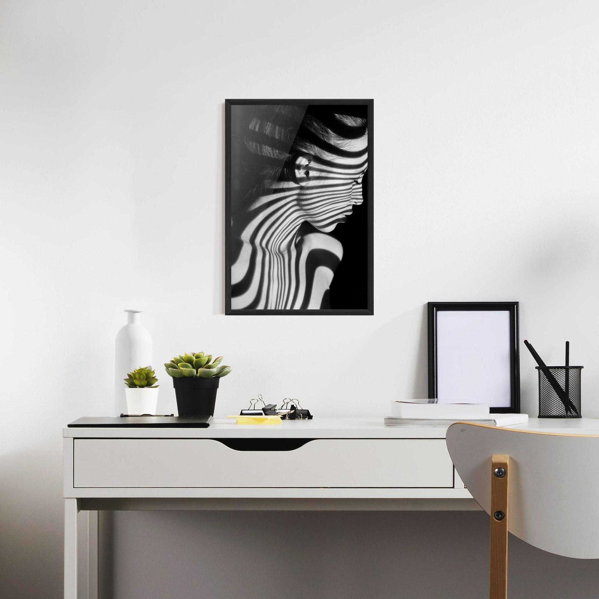 Gerahmte Poster Zebra Stripes Woman mockup 7