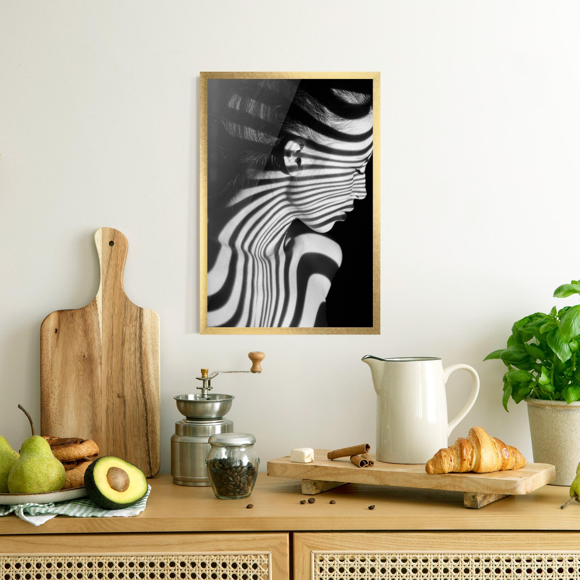 Gerahmte Poster Zebra Stripes Woman mockup 8