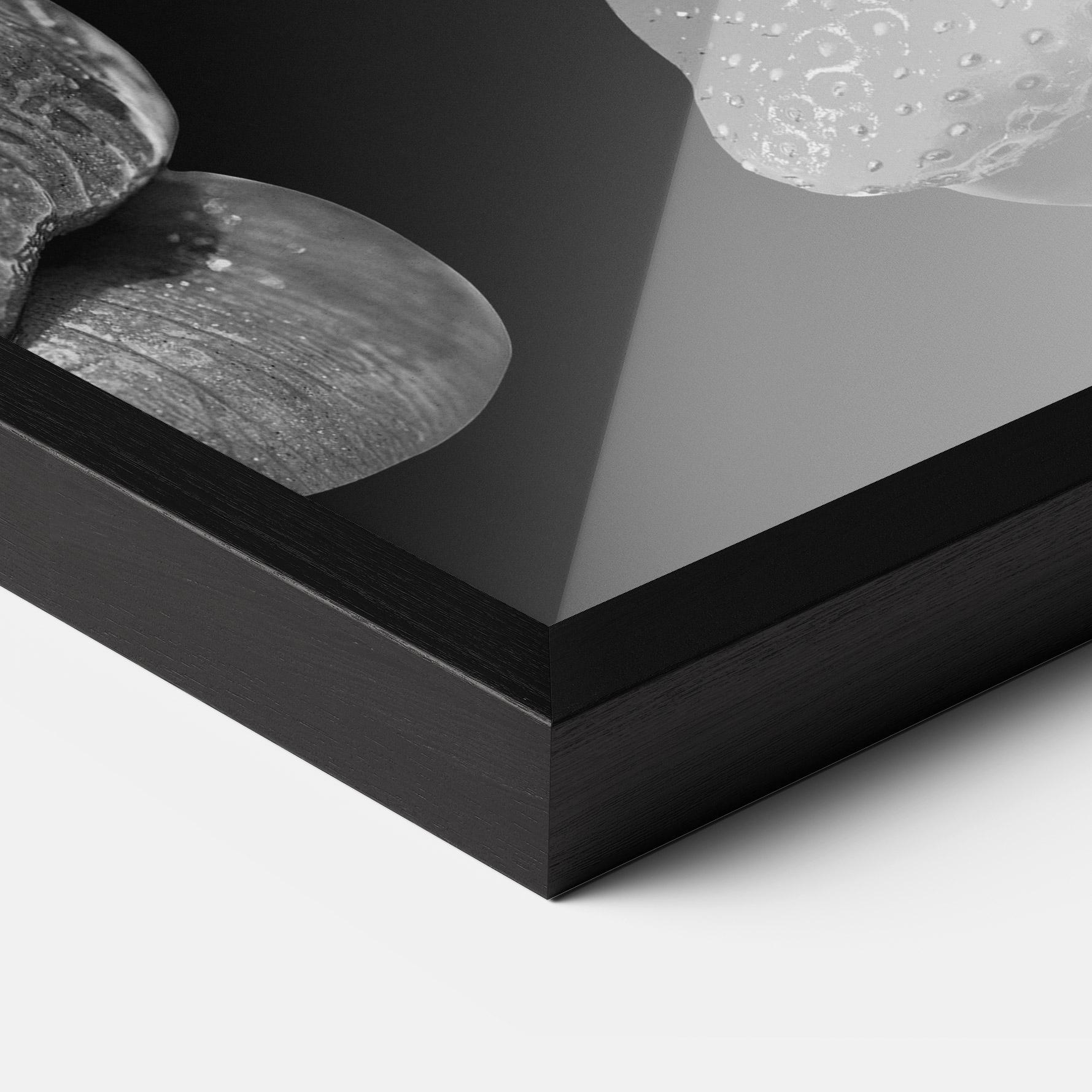 Gerahmte Poster Grey Lips Collage mockup 3