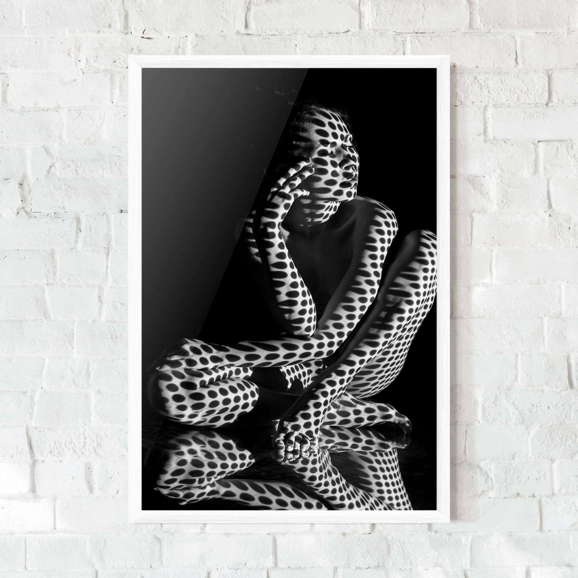 Gerahmte Poster Black White Pattern Woman mockup 0
