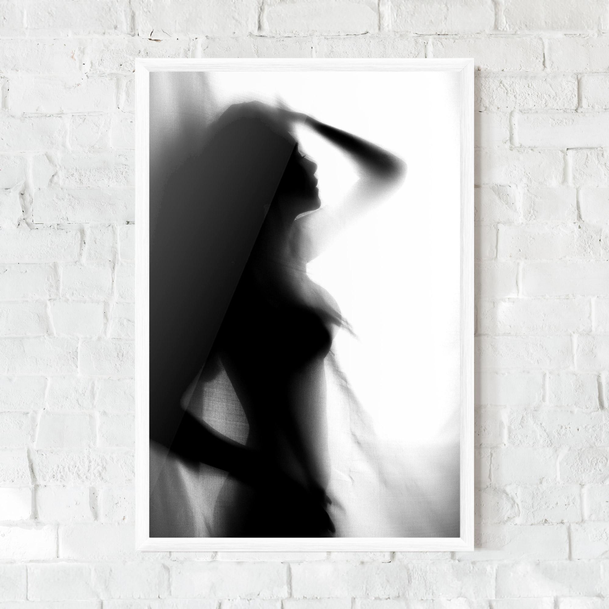 Gerahmte Poster Blurred Girl mockup 0