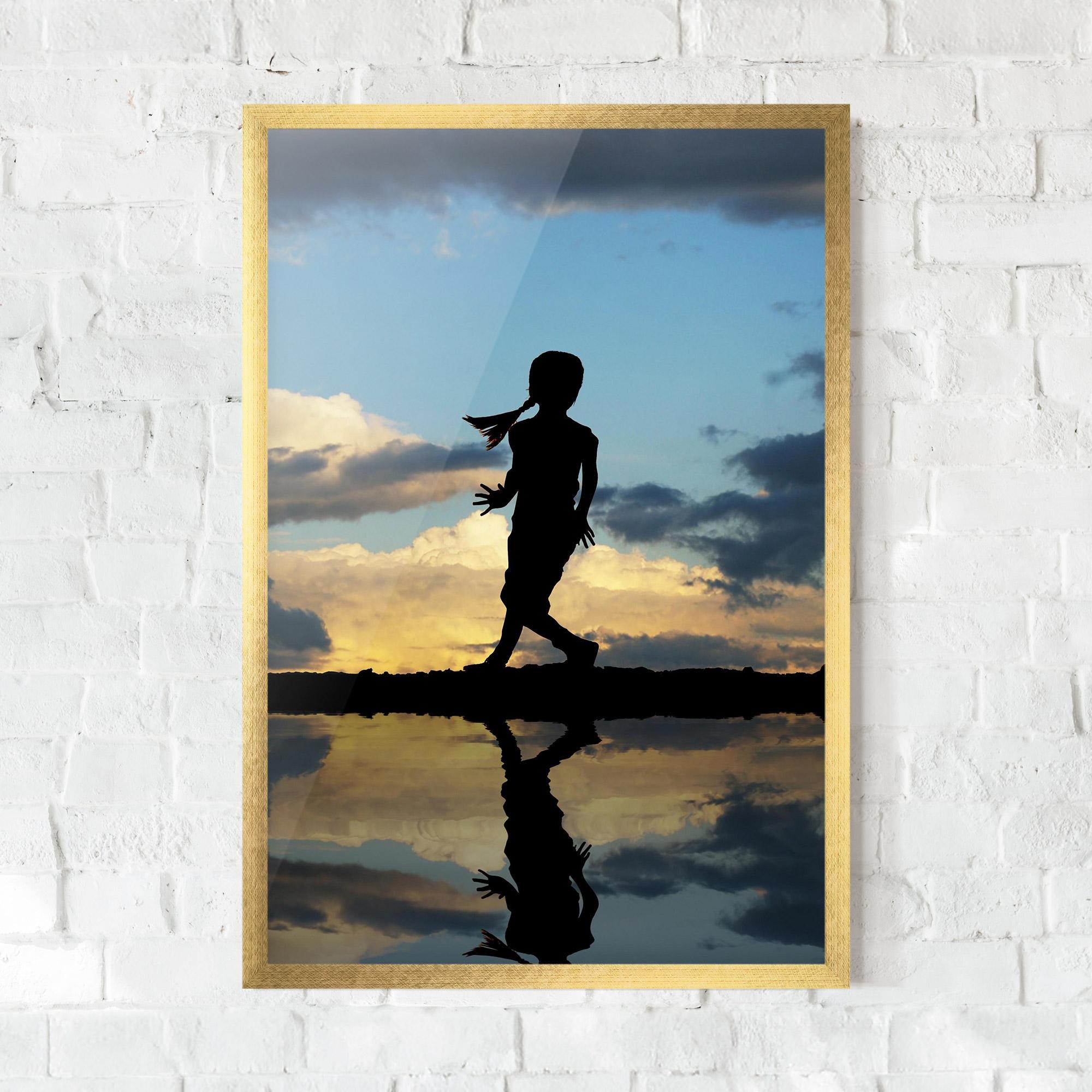 Gerahmte Poster Little Girl Jumping mockup 0