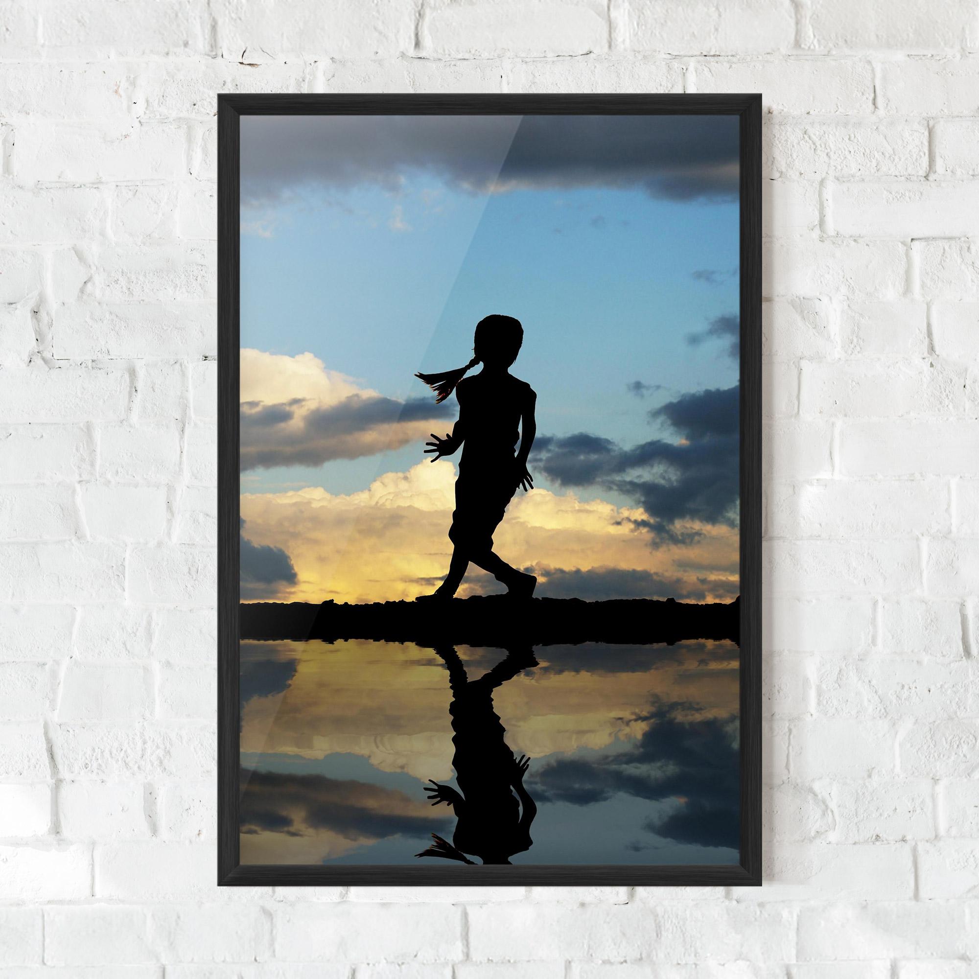 Gerahmte Poster Little Girl Jumping mockup 0