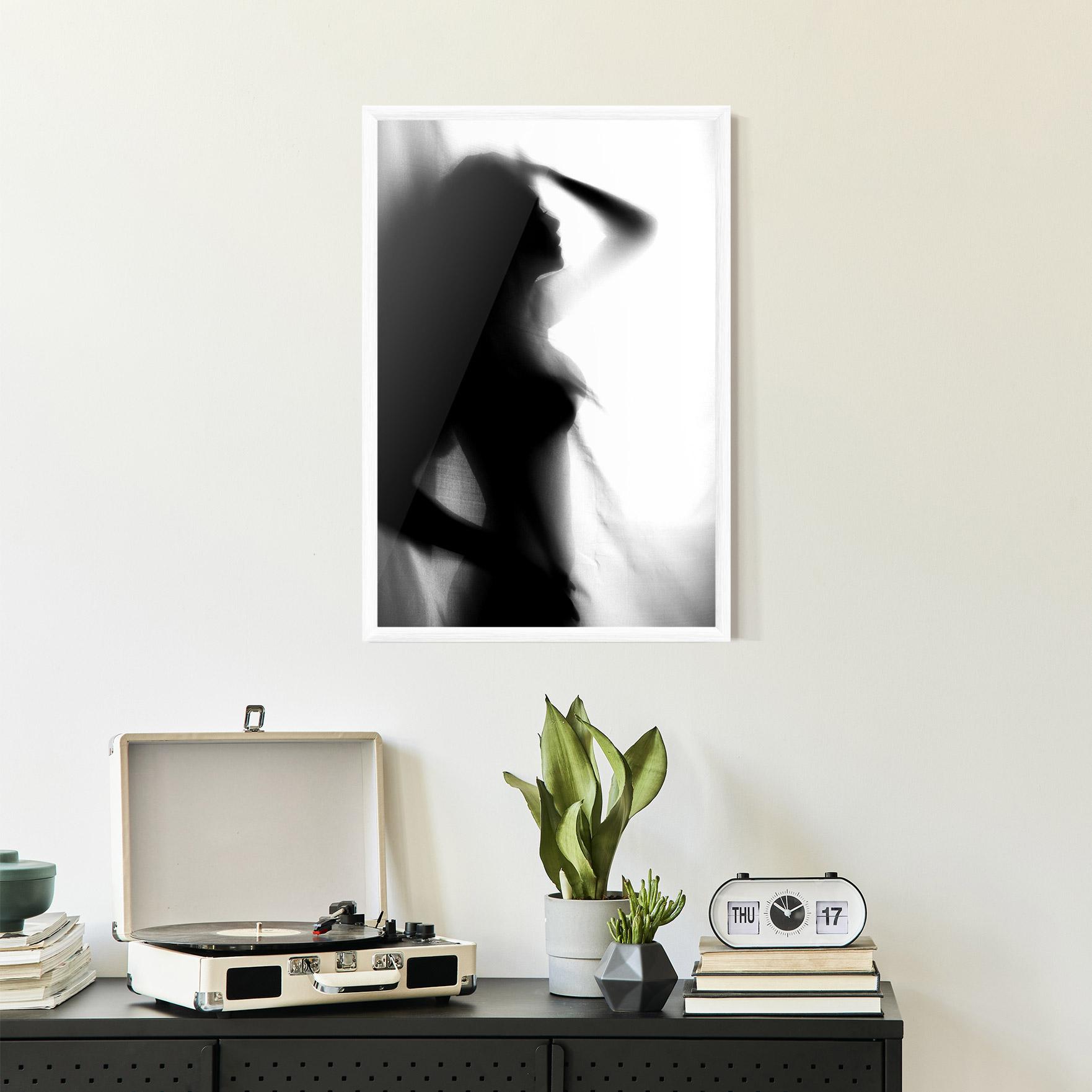 Gerahmte Poster Blurred Girl mockup 2