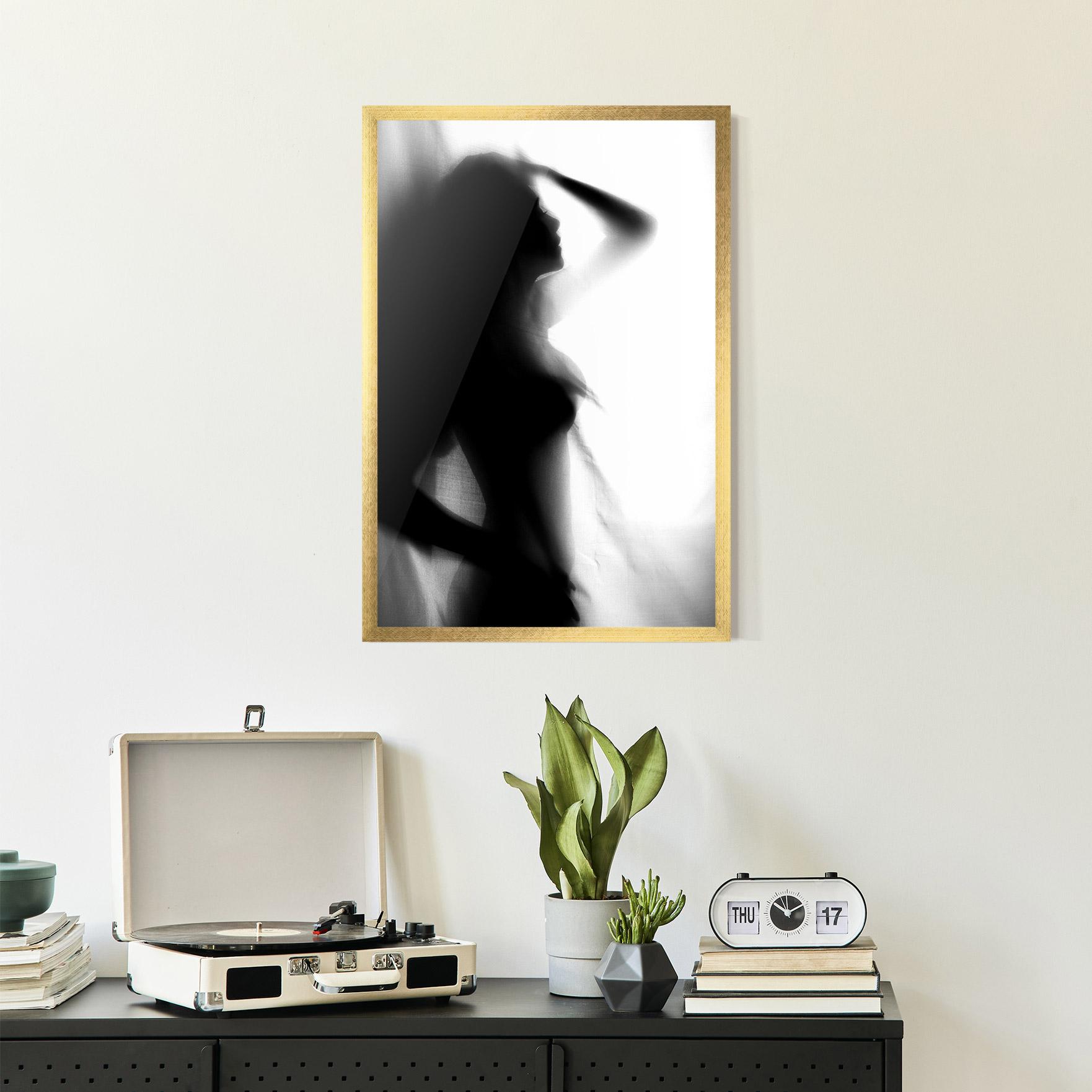 Gerahmte Poster Blurred Girl mockup 2