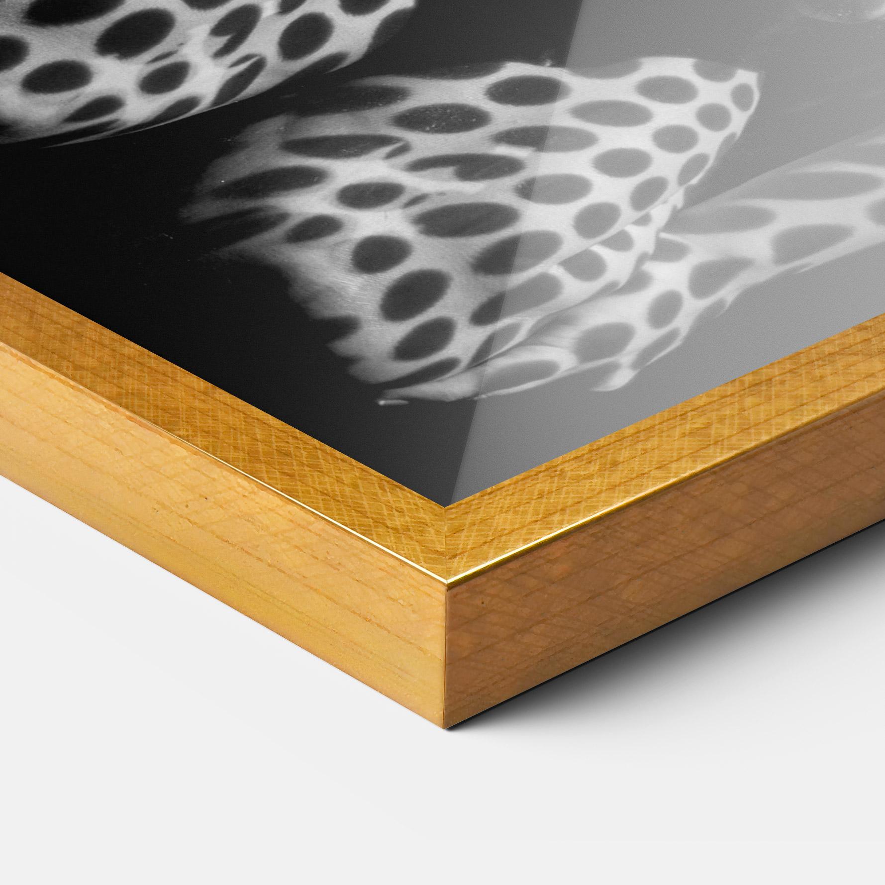 Gerahmte Poster Black White Pattern Woman mockup 3