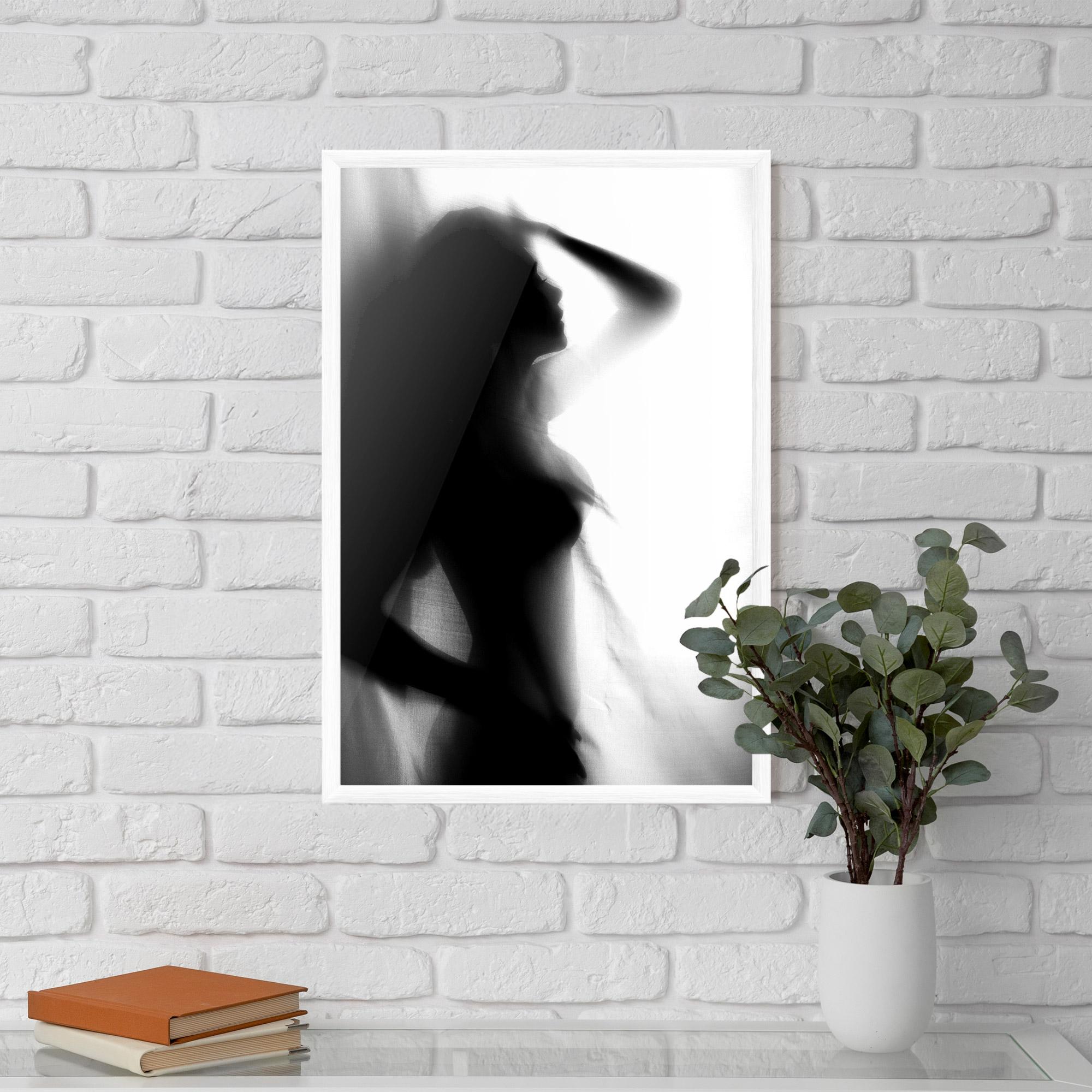 Gerahmte Poster Blurred Girl mockup 5