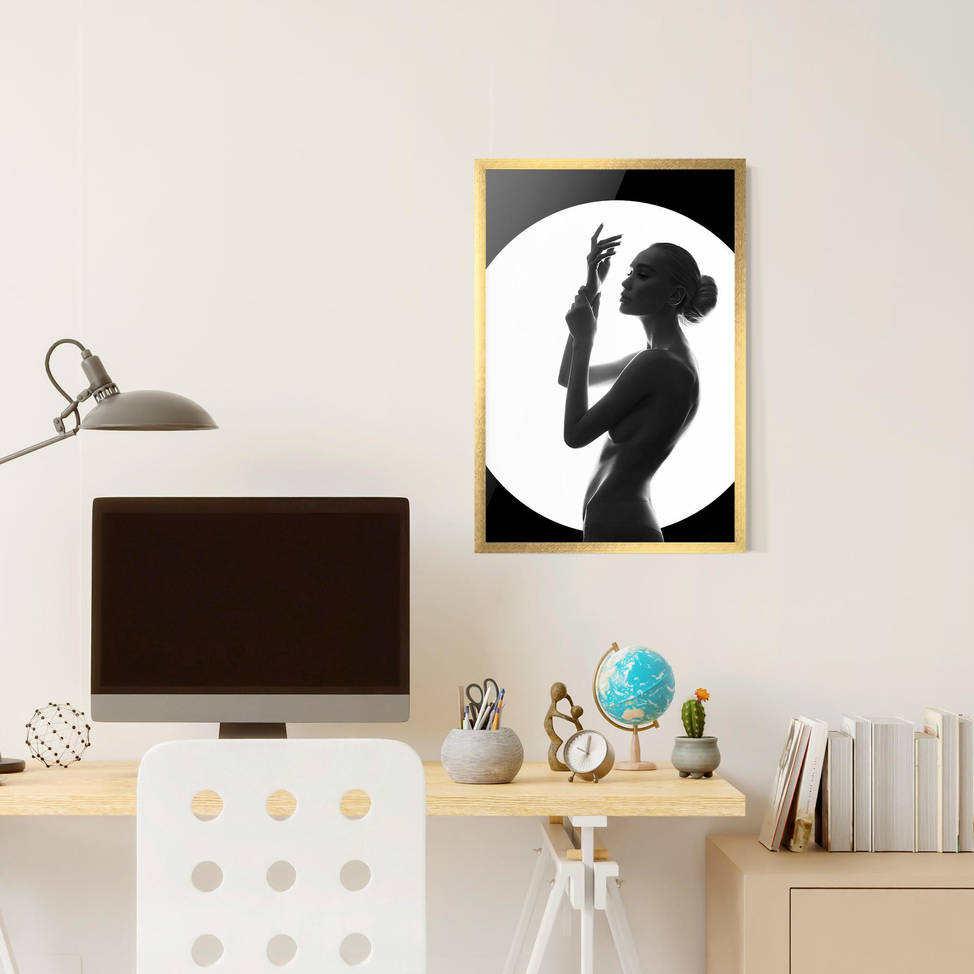 Gerahmte Poster Body Figure mockup 6