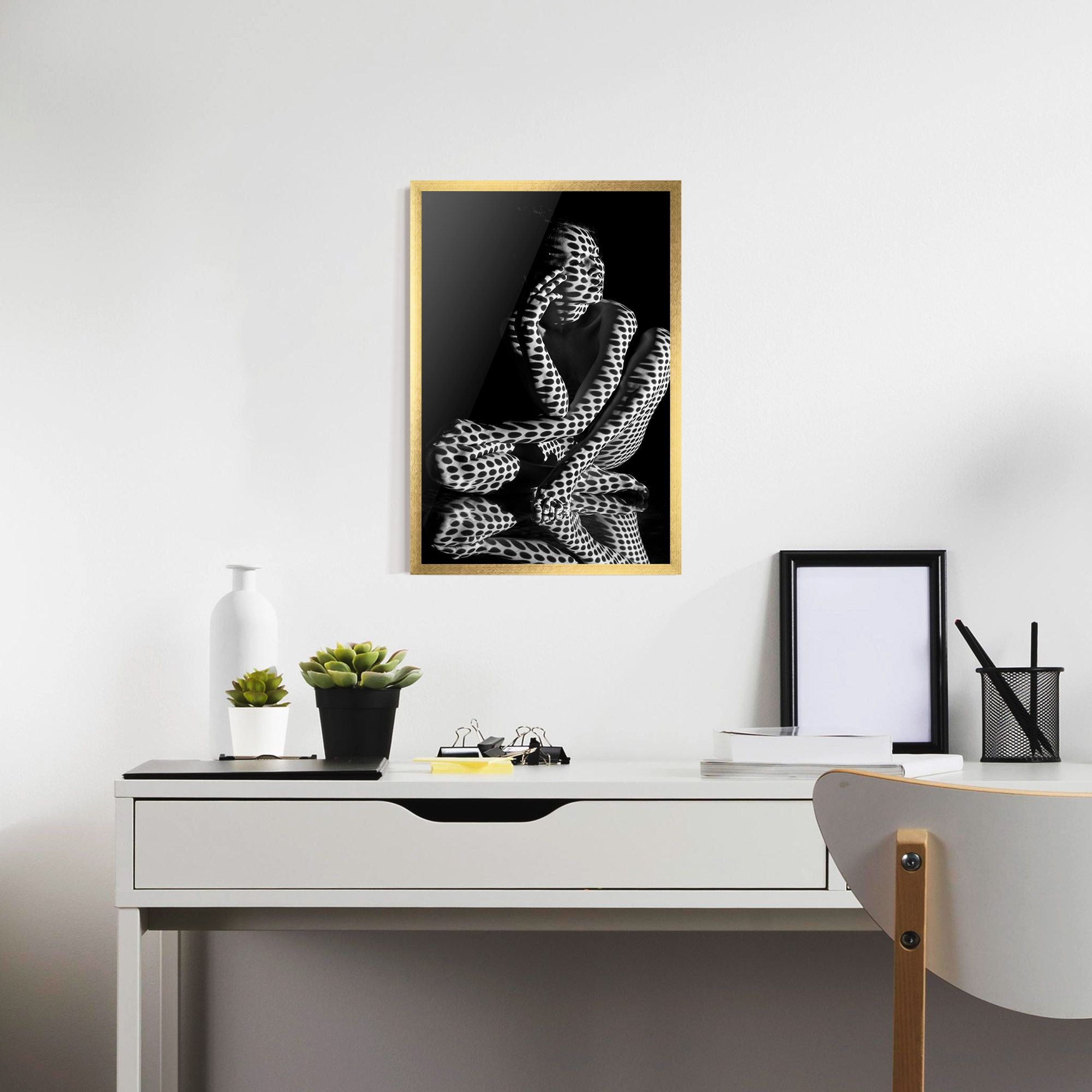 Black White Pattern Woman mockup 7