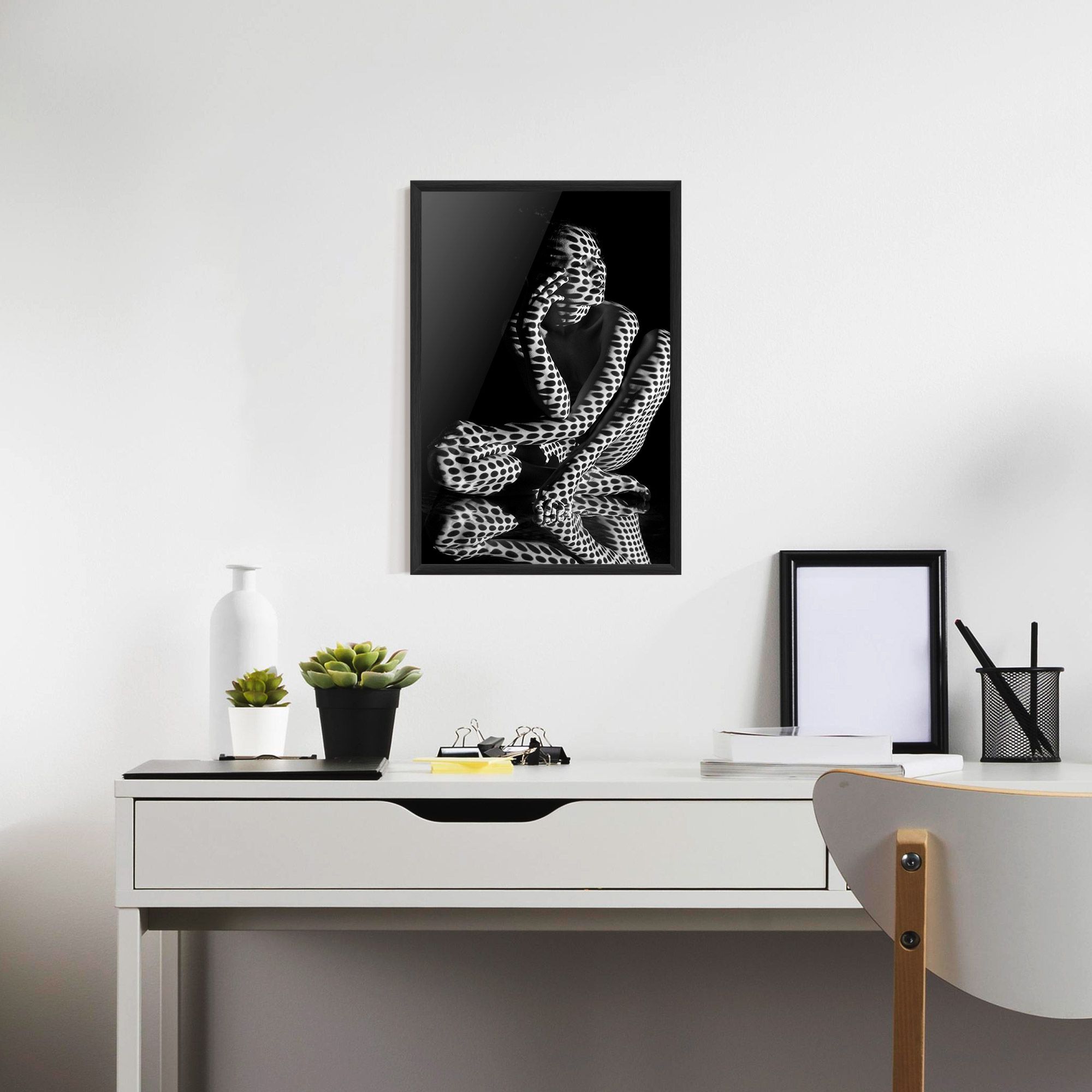 Black White Pattern Woman mockup 7