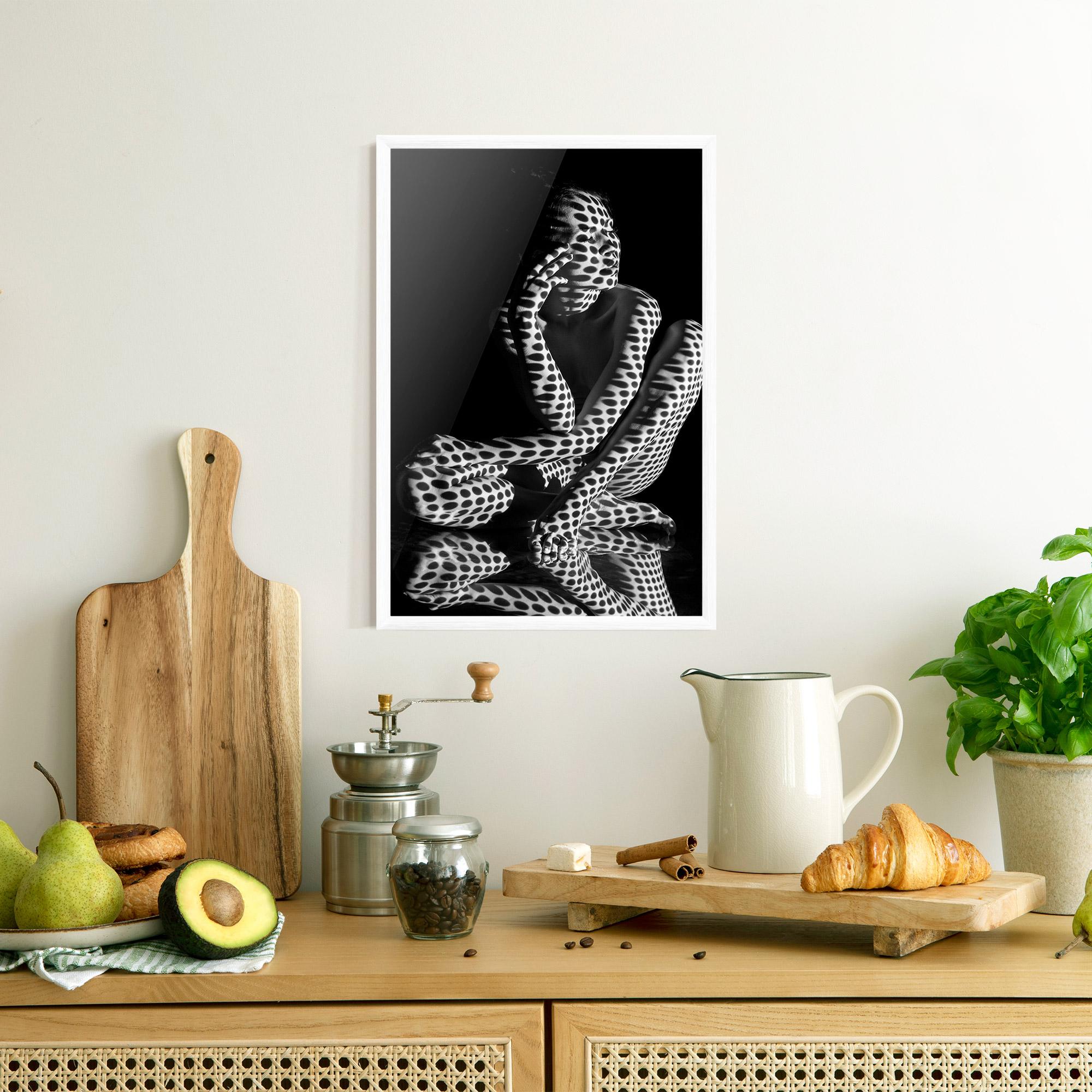 Gerahmte Poster Black White Pattern Woman mockup 8