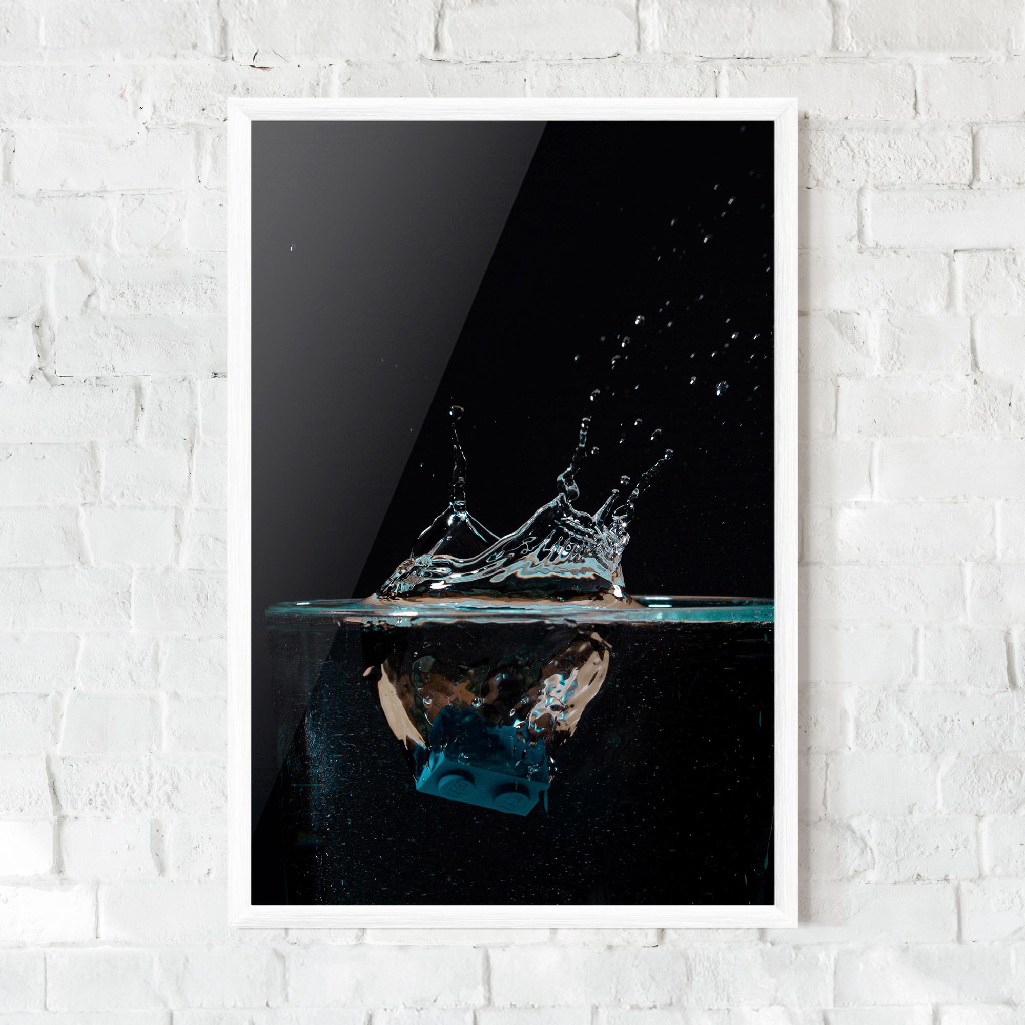 Close Up Splash mockup 0