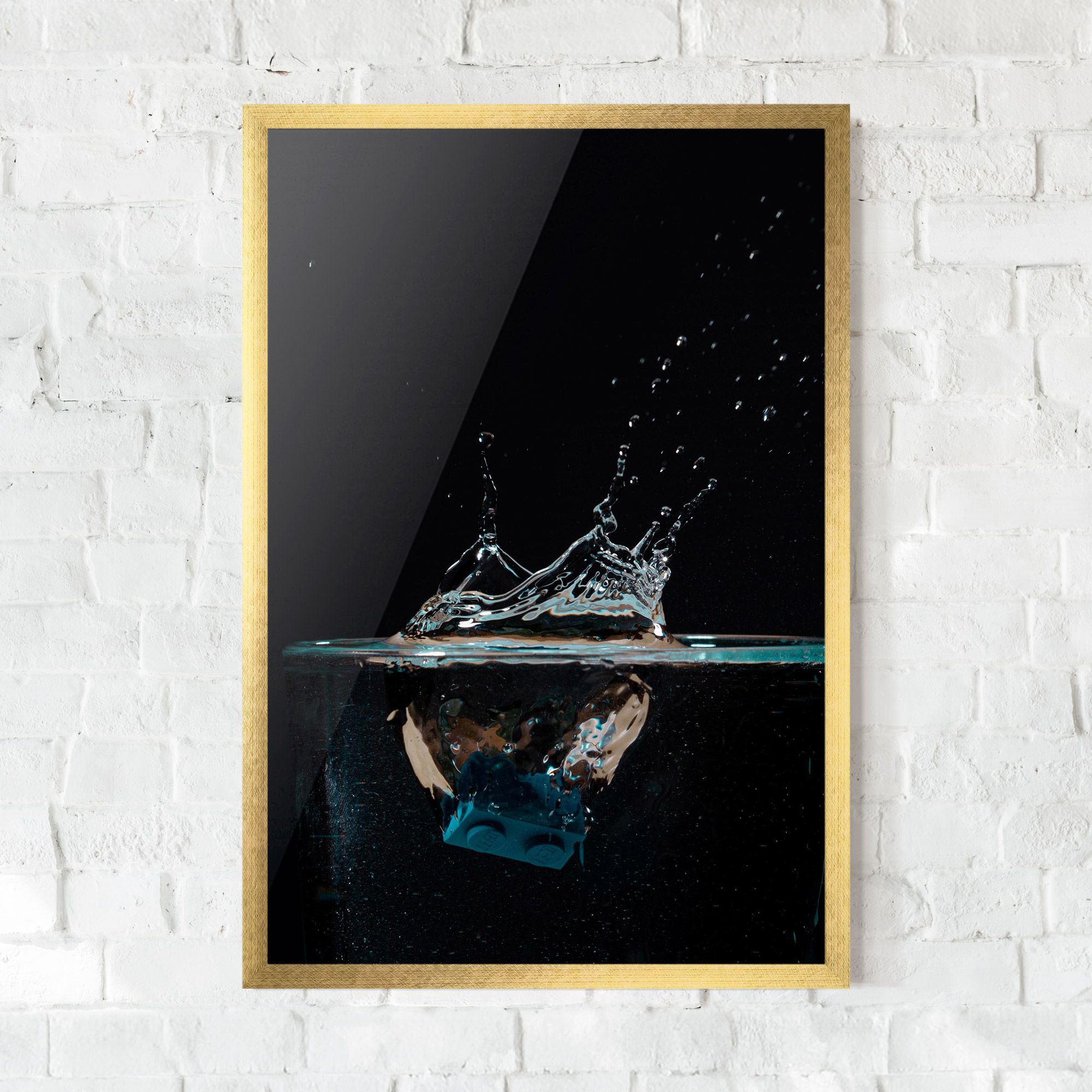 Close Up Splash mockup 0