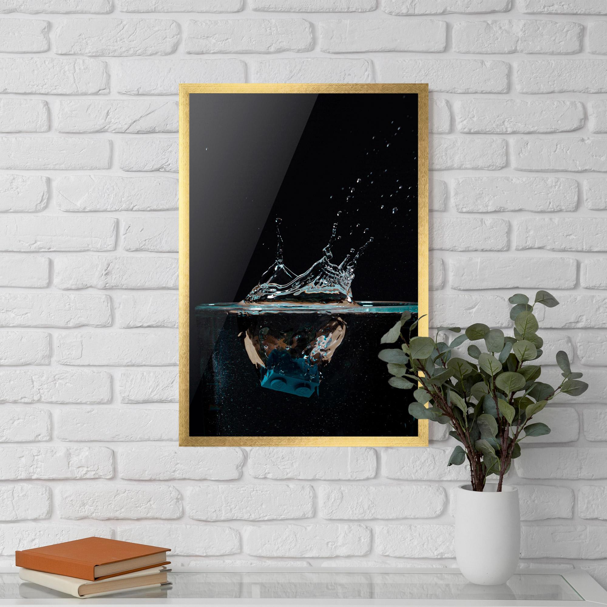 Gerahmte Poster Close Up Splash mockup 5