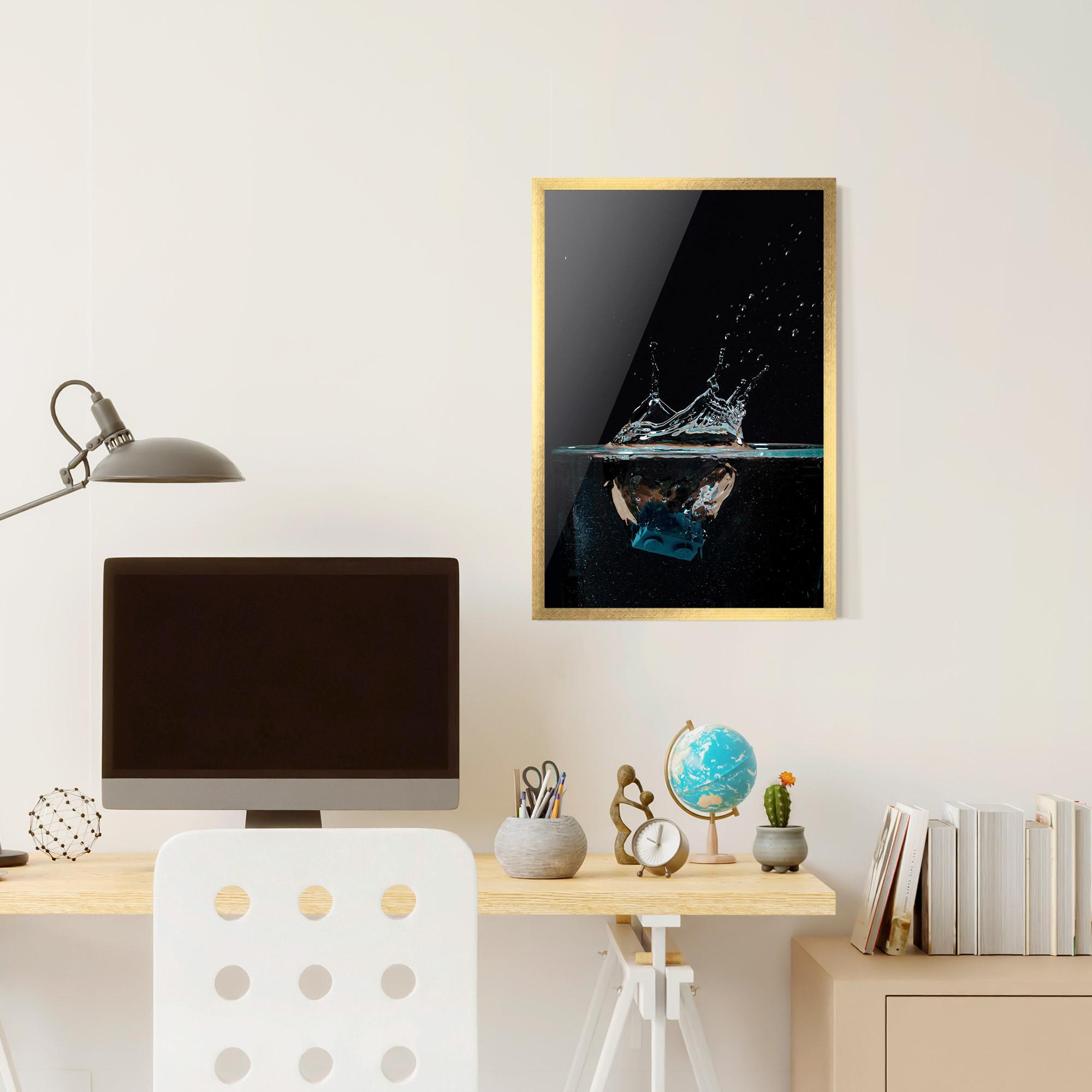 Gerahmte Poster Close Up Splash mockup 6