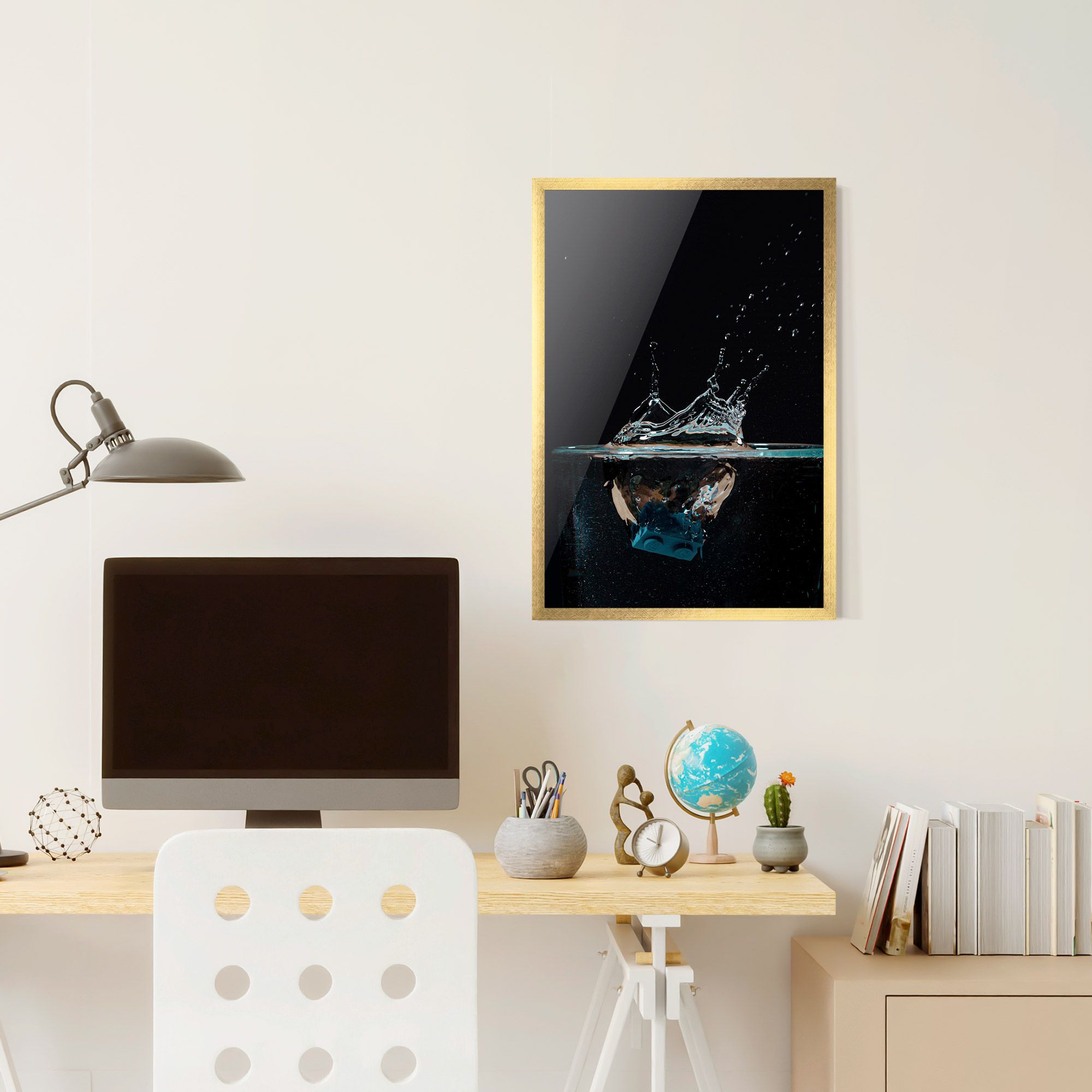 Close Up Splash mockup 6