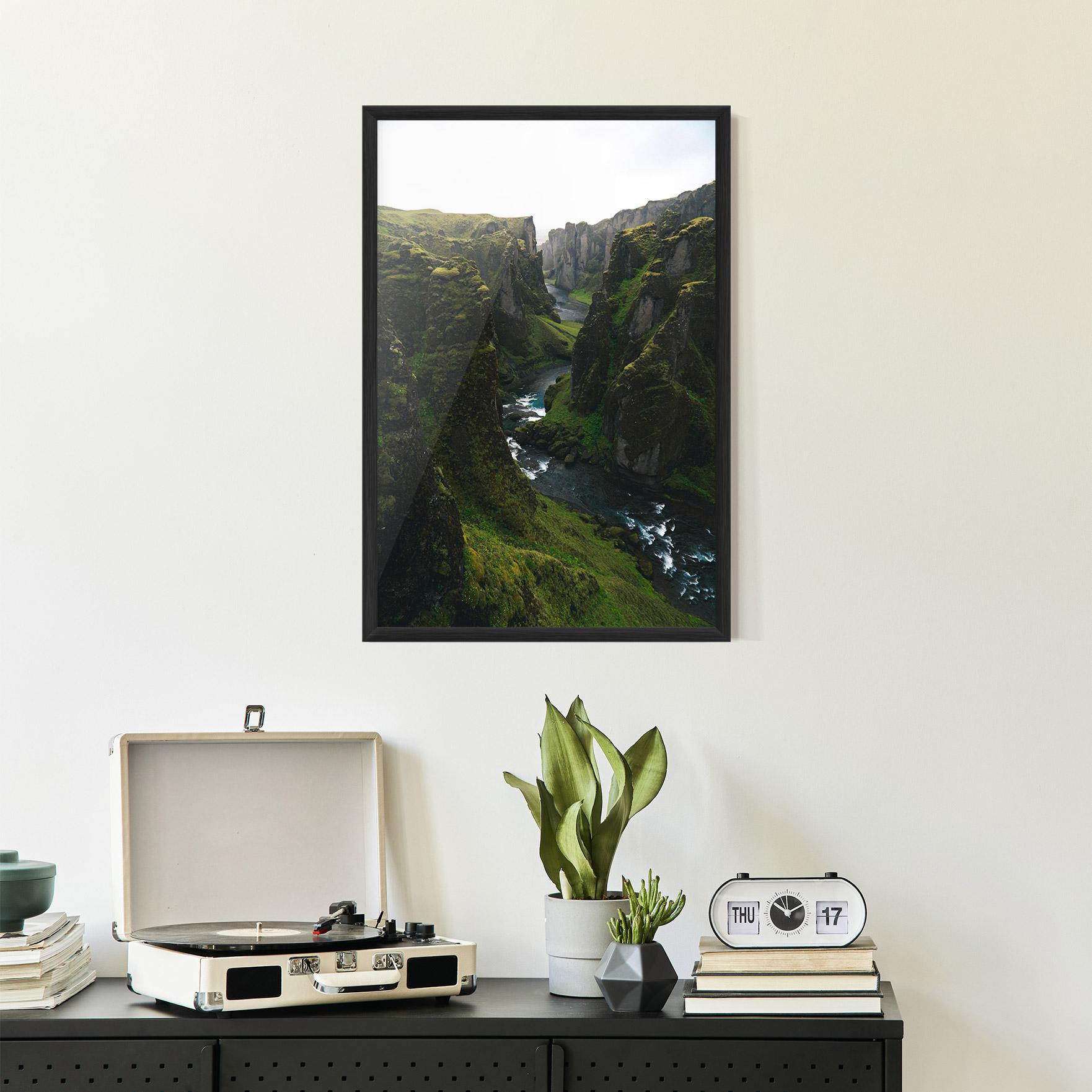 Gerahmte Poster Green Beautiful View mockup 2