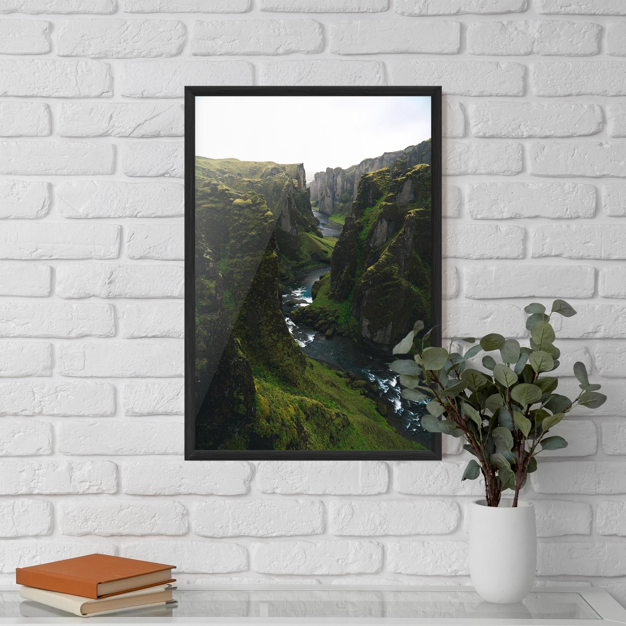 Gerahmte Poster Green Beautiful View mockup 5