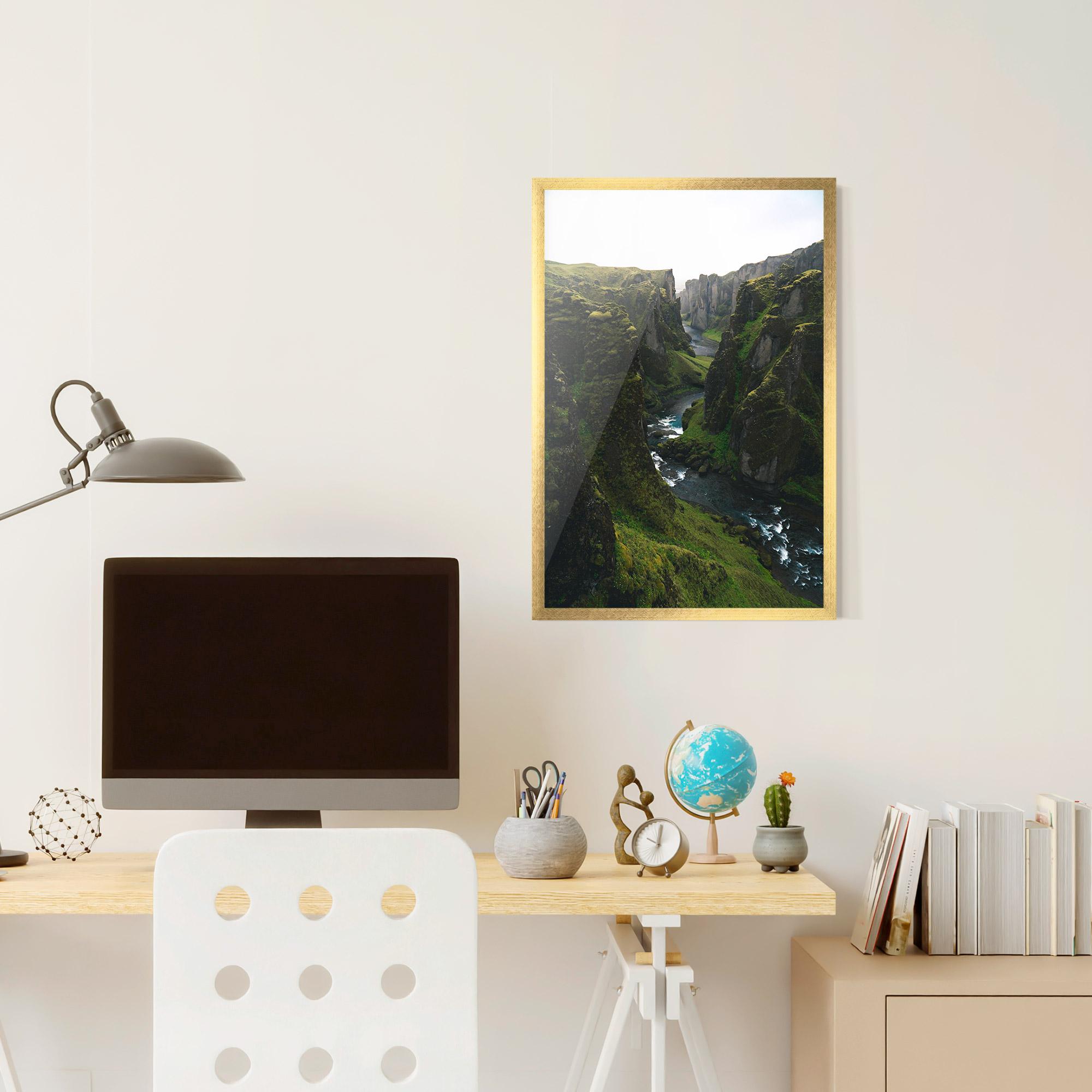 Gerahmte Poster Green Beautiful View mockup 6