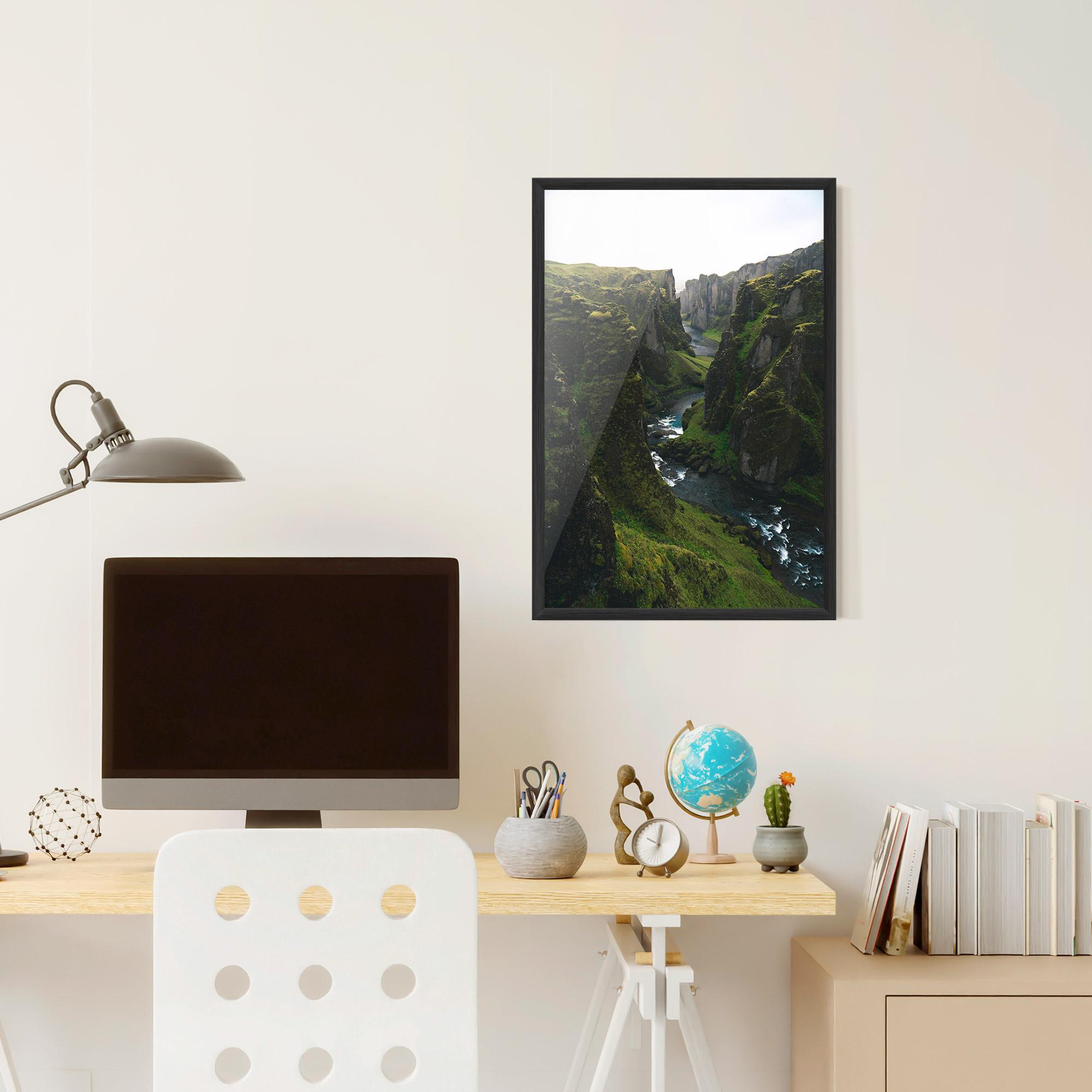 Gerahmte Poster Green Beautiful View mockup 6