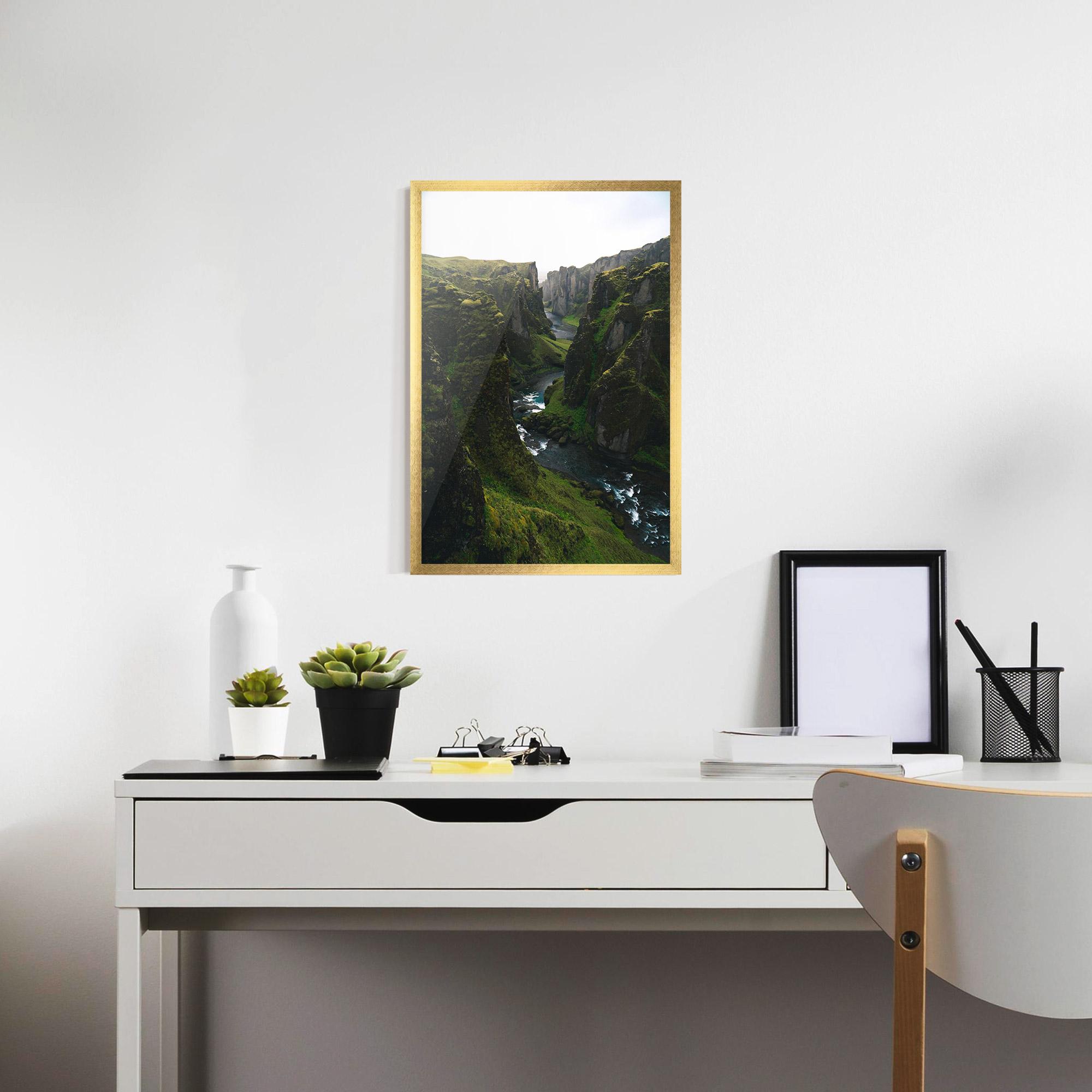Gerahmte Poster Green Beautiful View mockup 7